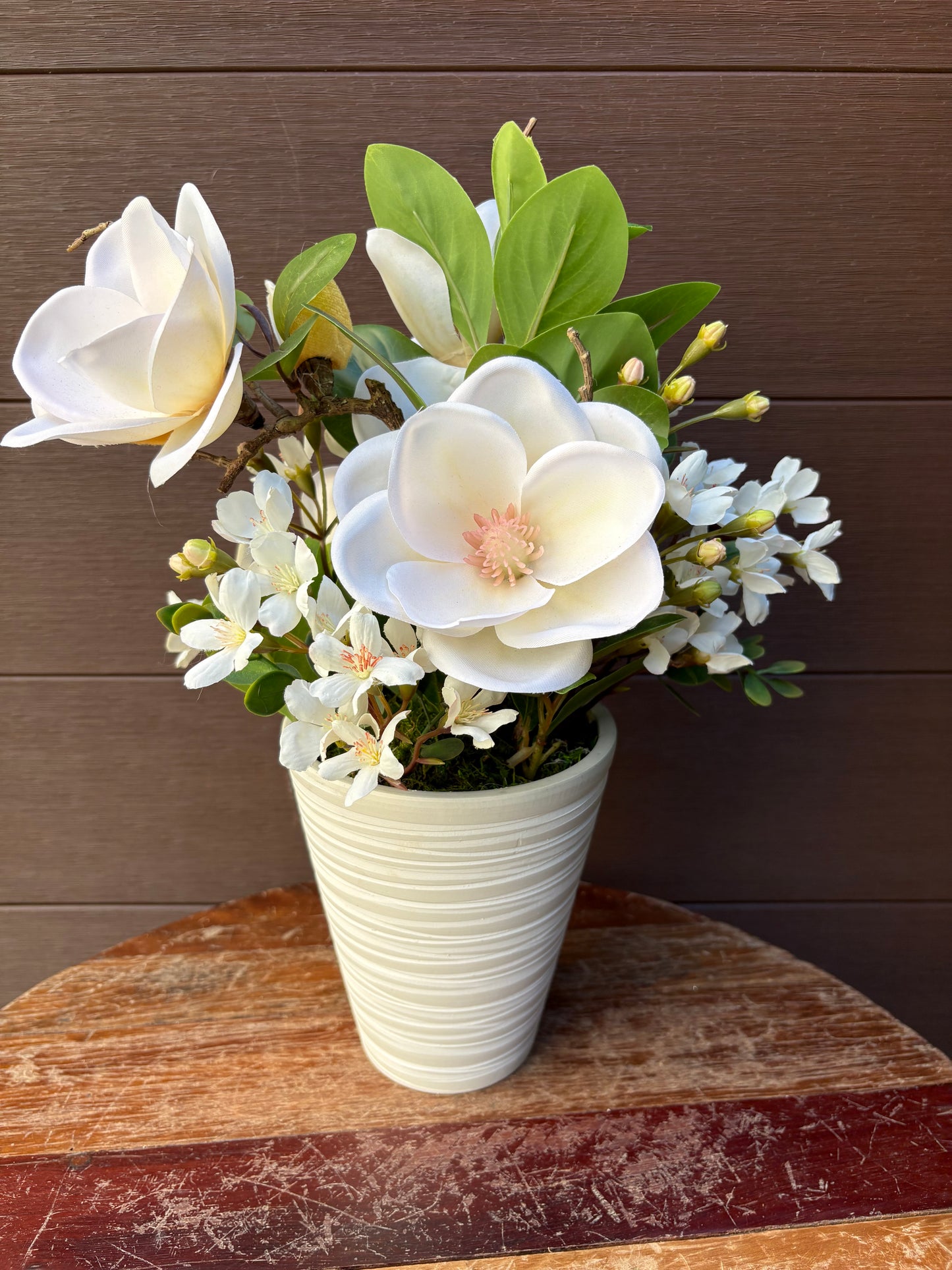 Arrangement floral magnolia blanc – style naturel chic