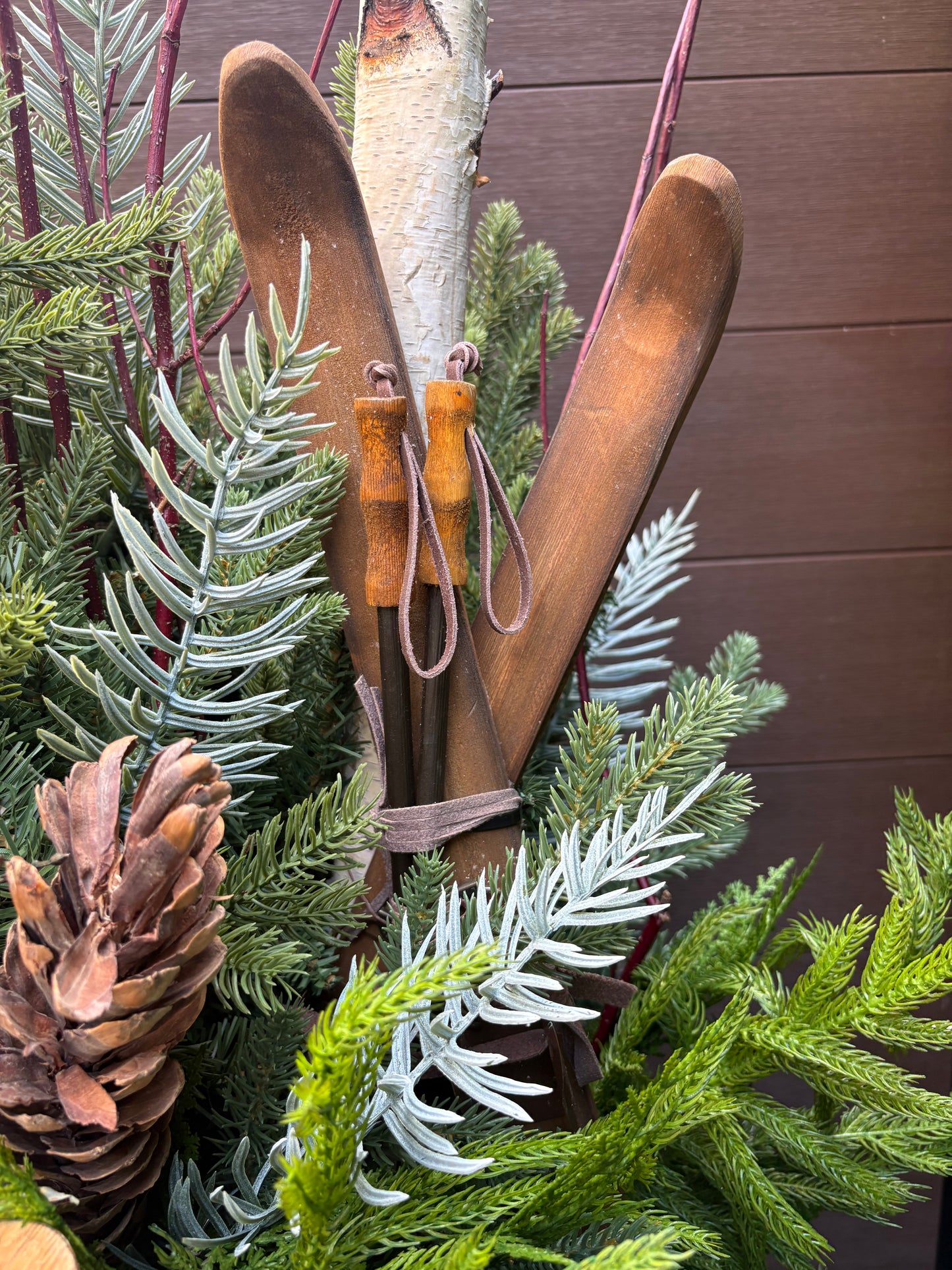 Arrangement hivernal haut de gamme – style rustique chic