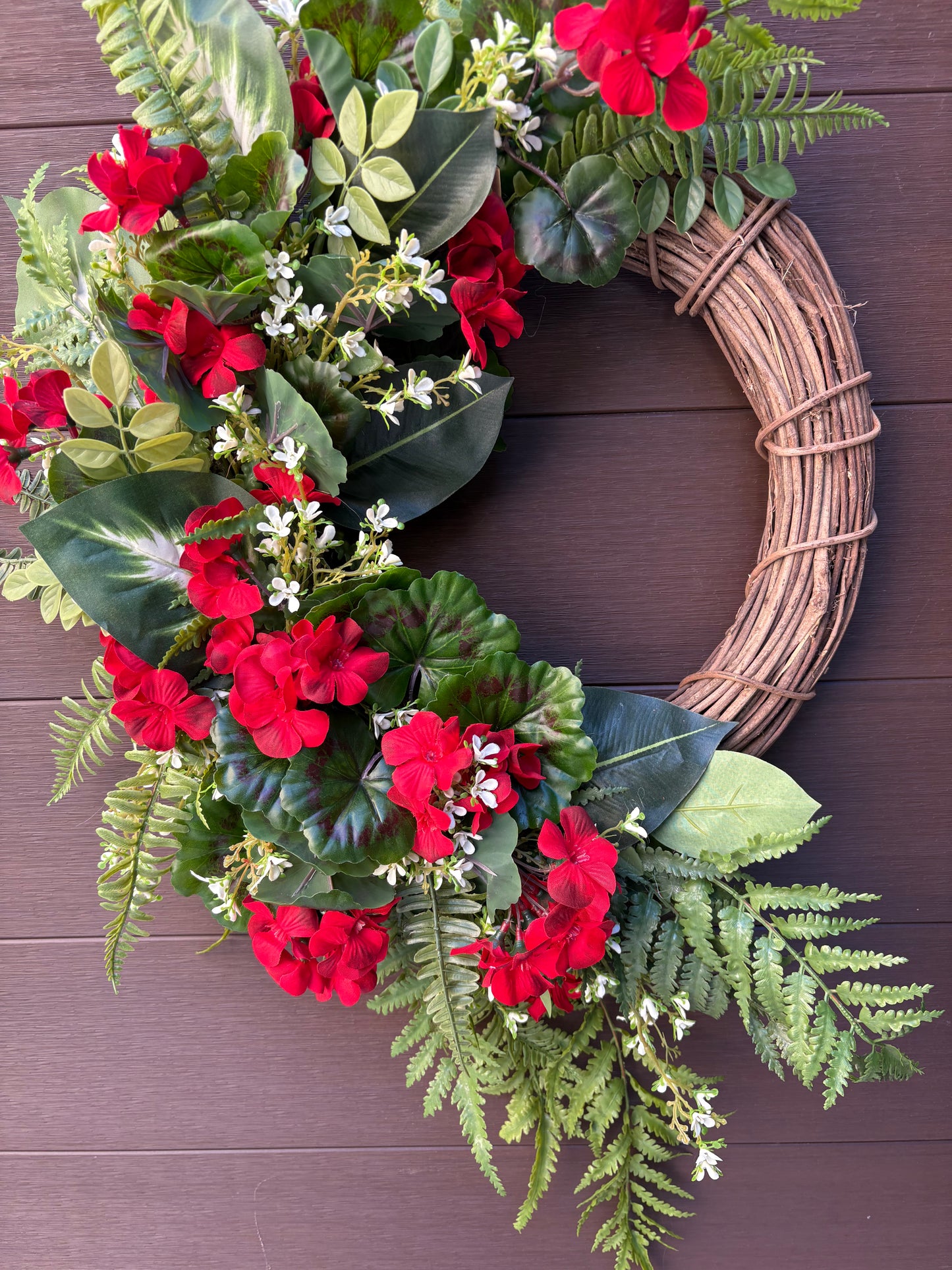Couronne géranium rouge élégante – style champêtre chic