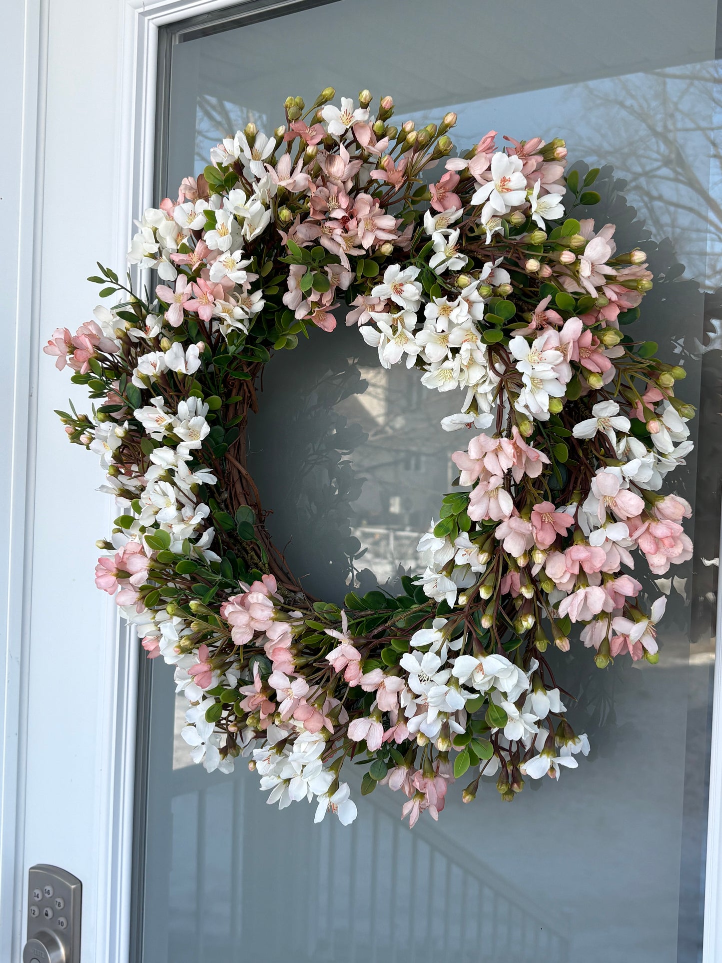 Couronne fleurs de cerisier blanches et roses 22 pouces | Collection Romantique
