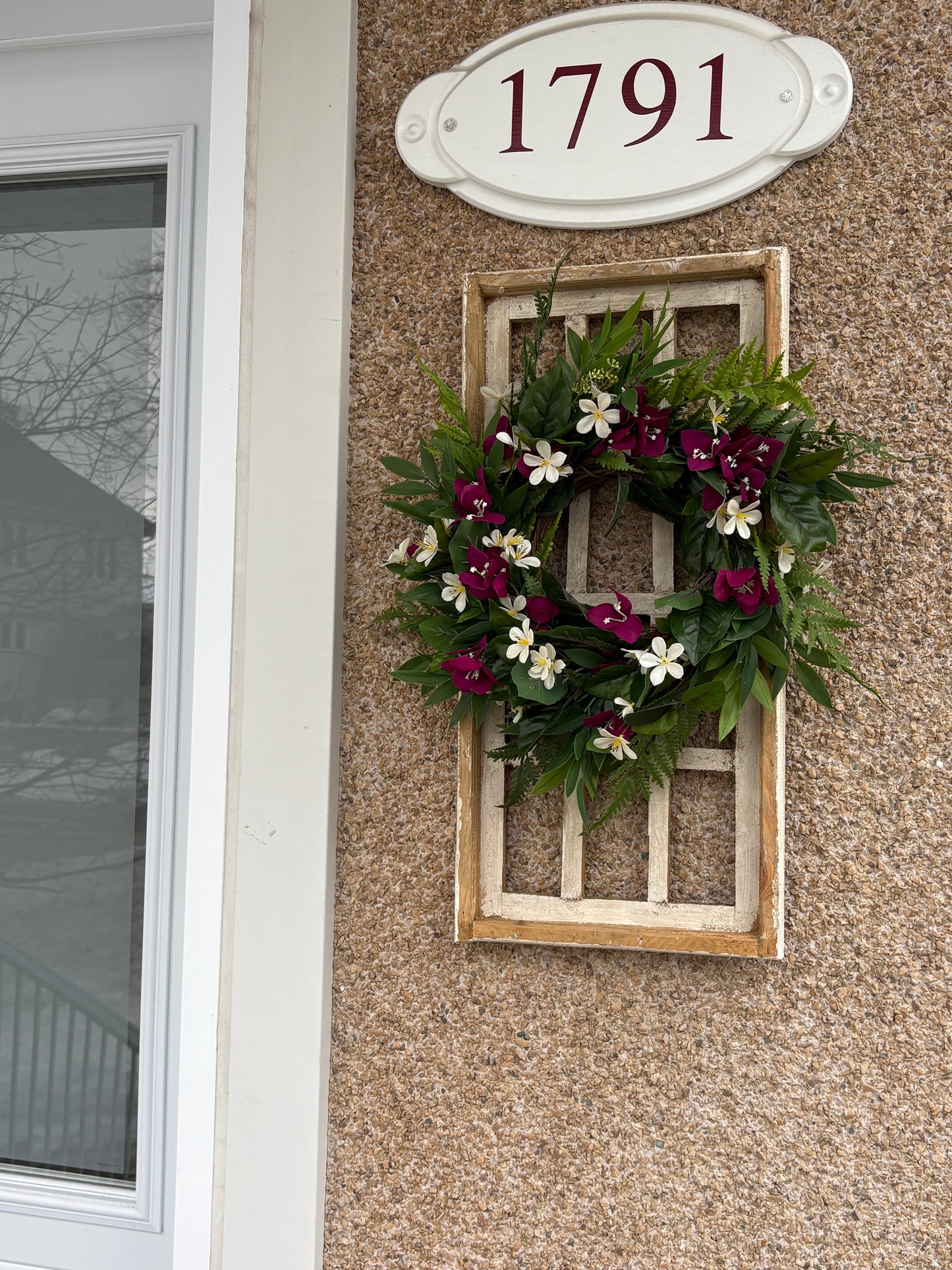 Fenêtre décorative rustique avec couronne de bougainvilliers prunes – Décoration murale florale unique