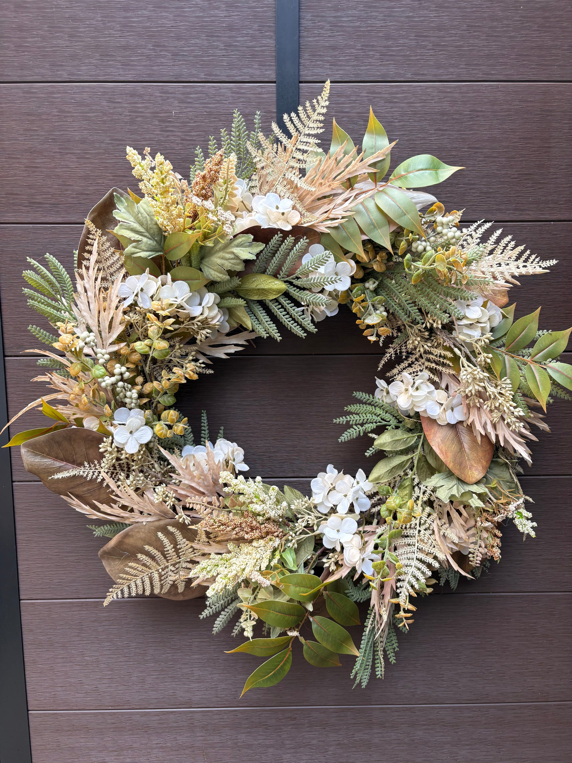 Couronne artificielle d’automne au style naturel et rustique chic
