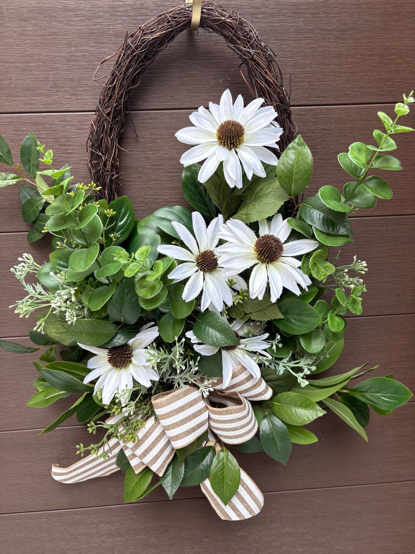 Rustic white rudbeckia wreath