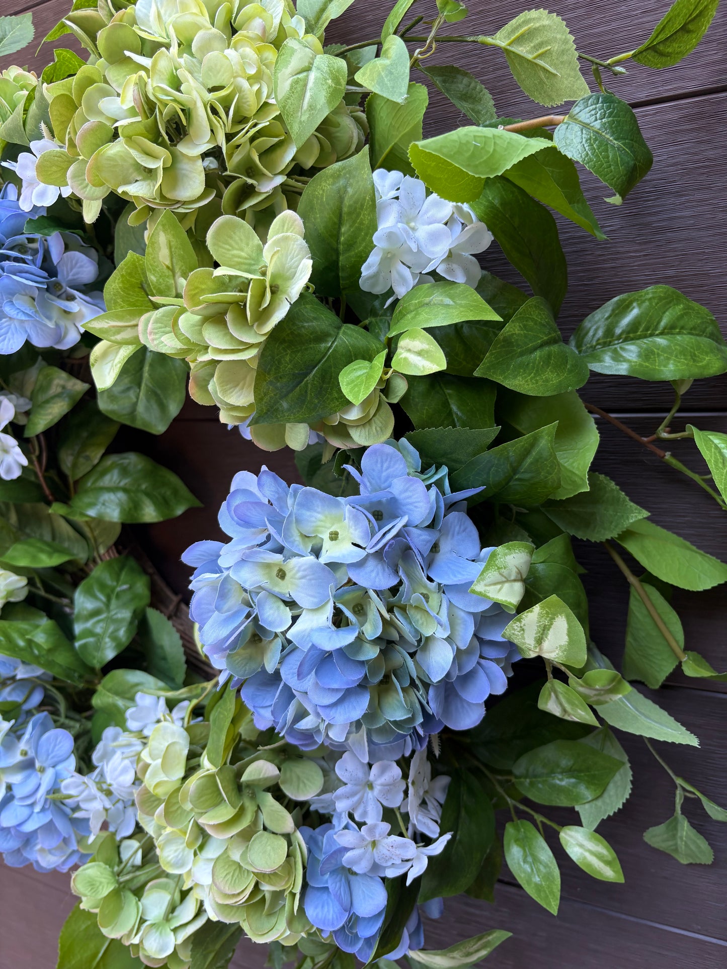 Couronne hydrangea bleu et vert – feuillage naturel élégant