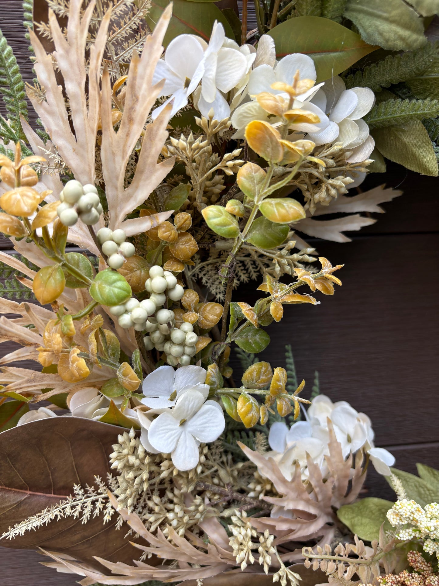 Couronne d’automne beige, blanche et verte