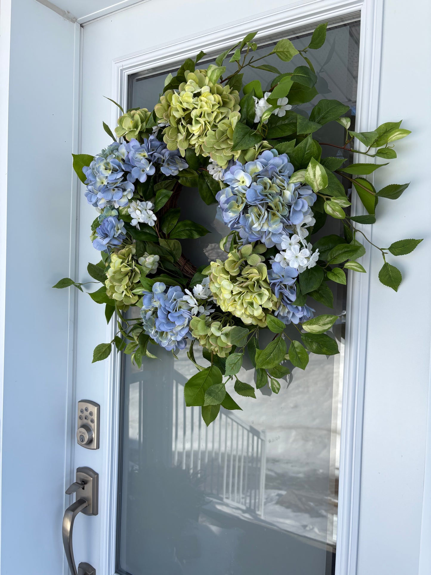 Couronne hydrangea bleu et vert – feuillage naturel élégant