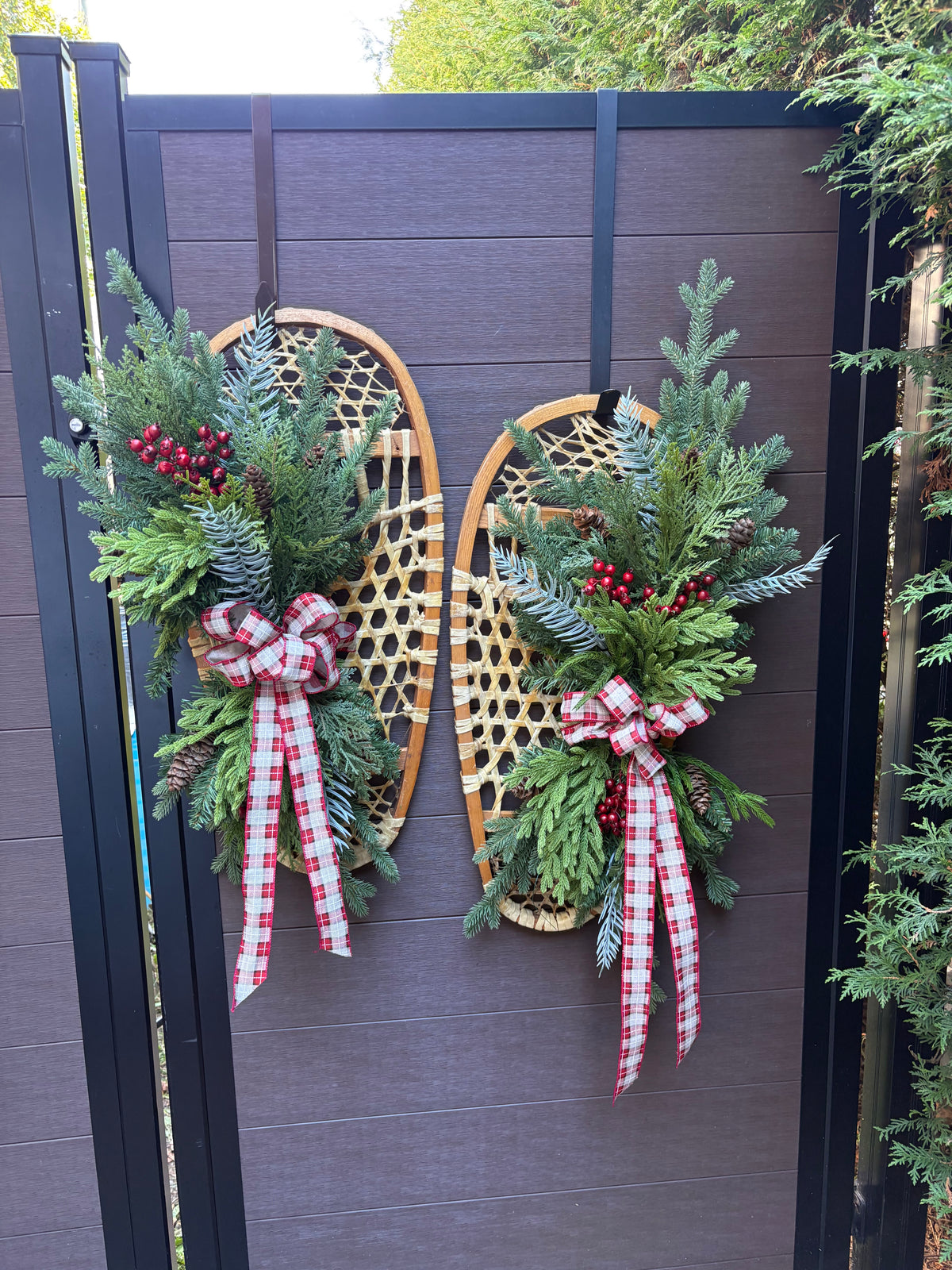Raquettes à neige vintage décorées – Décoration d’hiver et de Noël rustique
