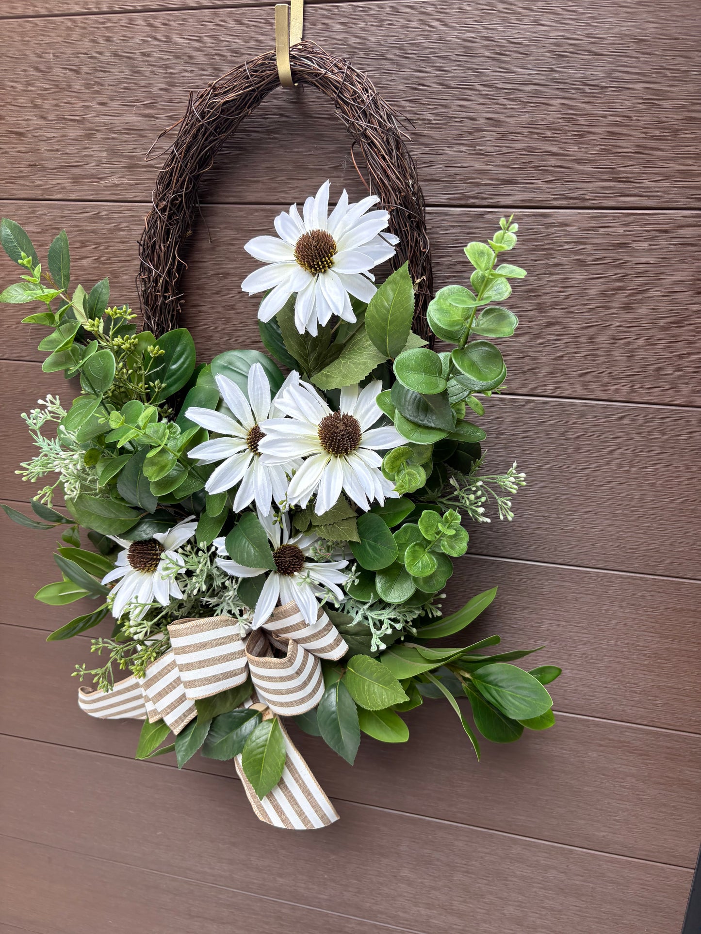 Rustic white rudbeckia wreath