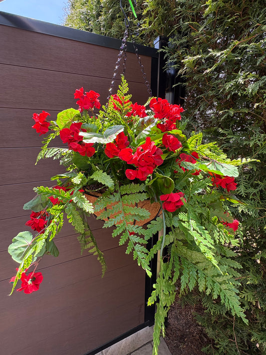 Panier suspendu rustique chic en coco traité UV – Géranium rouge | Collection Camille