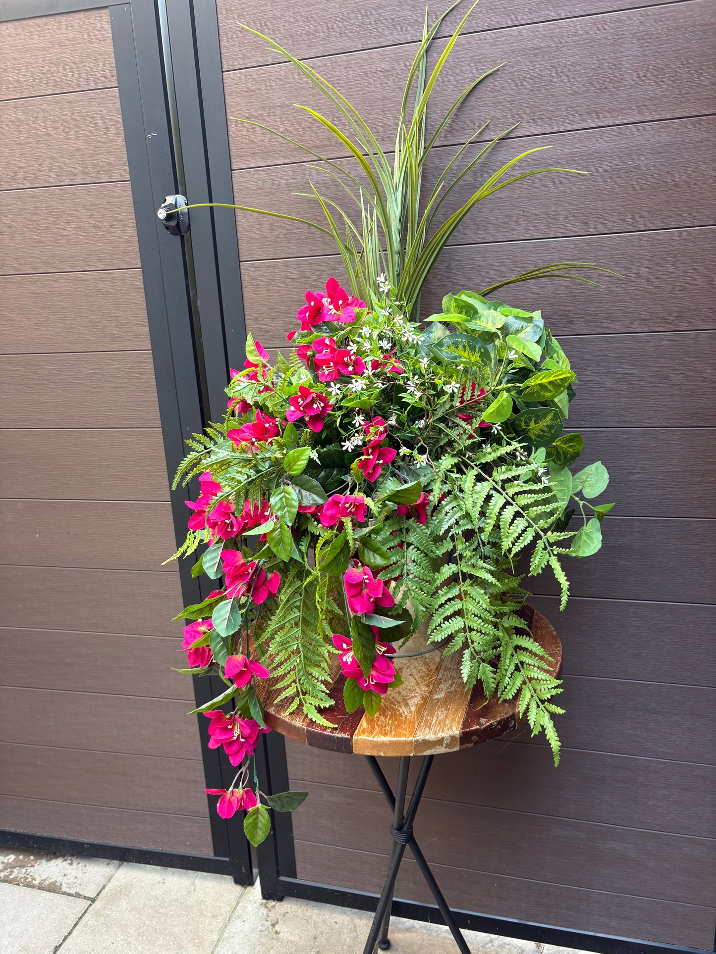 Arrangement extérieur fuchsia – feuillage luxuriant