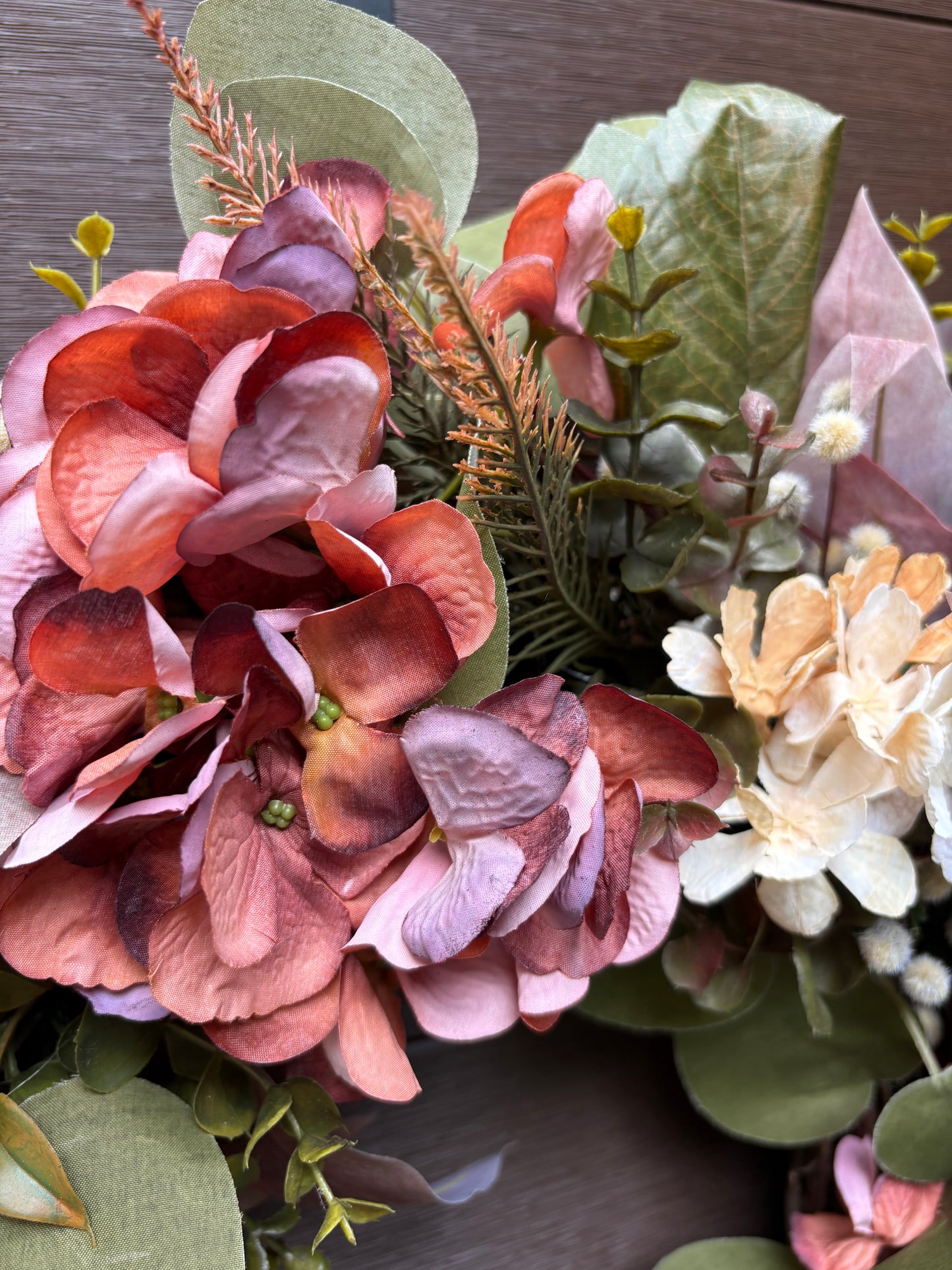 Couronne florale d’automne rose et corail faite à la main