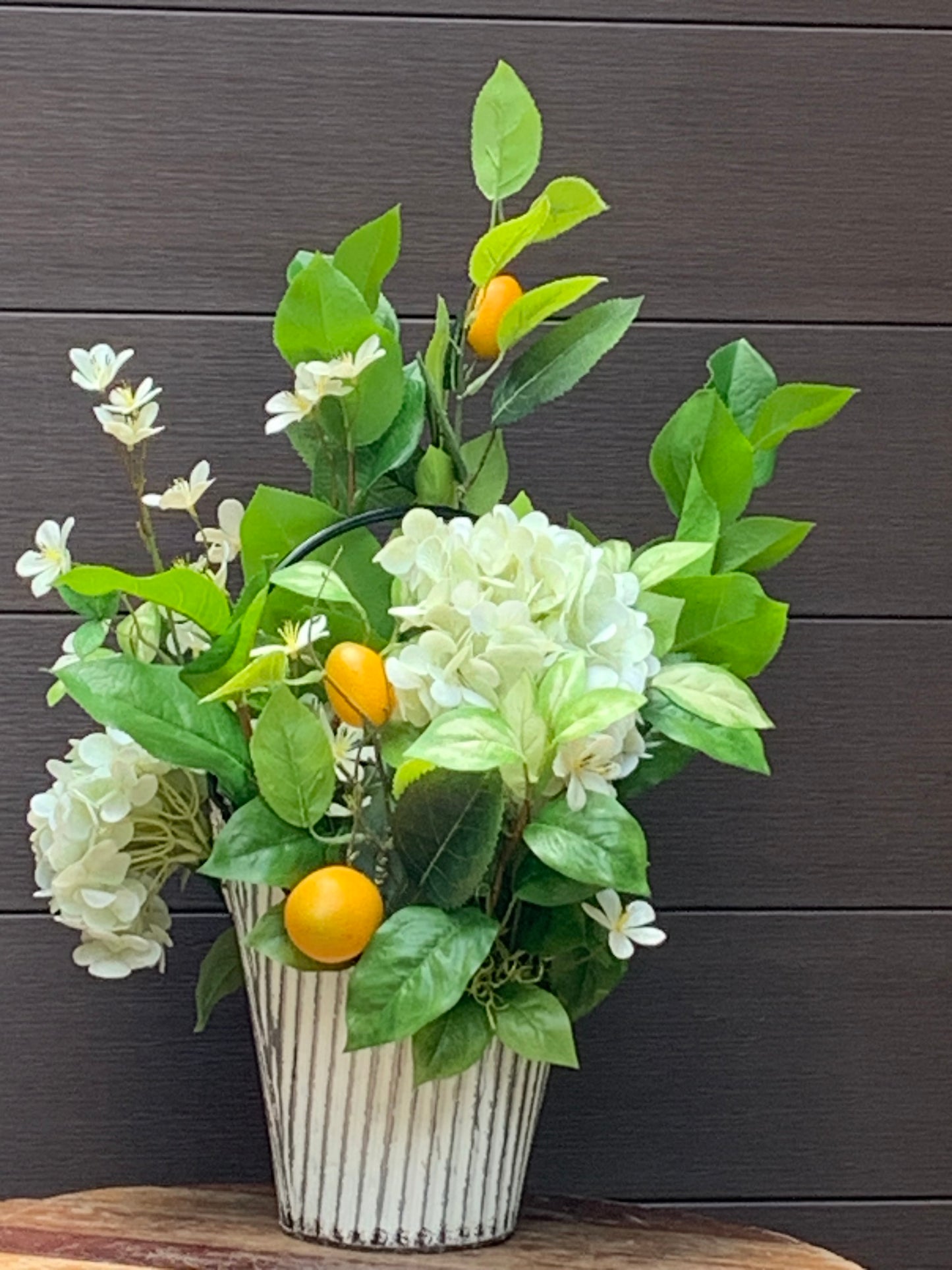 Arrangement extérieur citron & hortensia – style naturel rustique chic