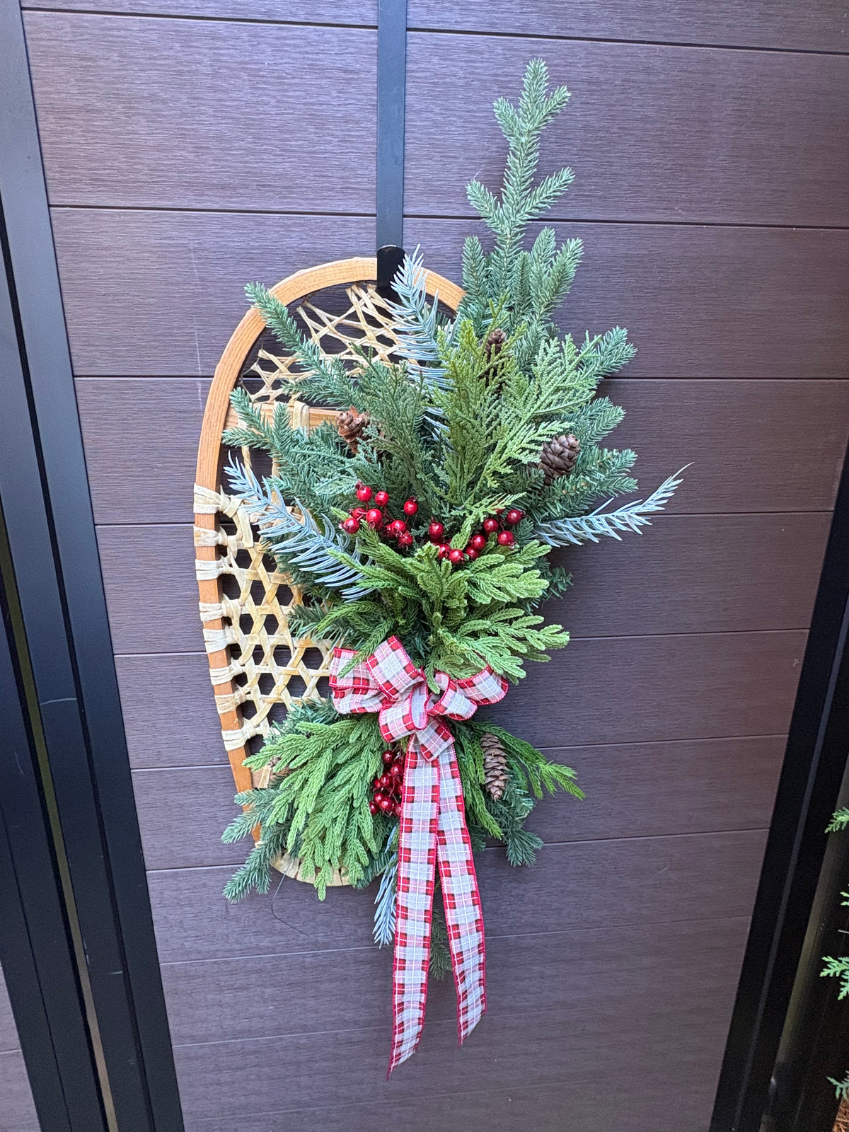 Raquettes à neige vintage décorées – Décoration d’hiver et de Noël rustique