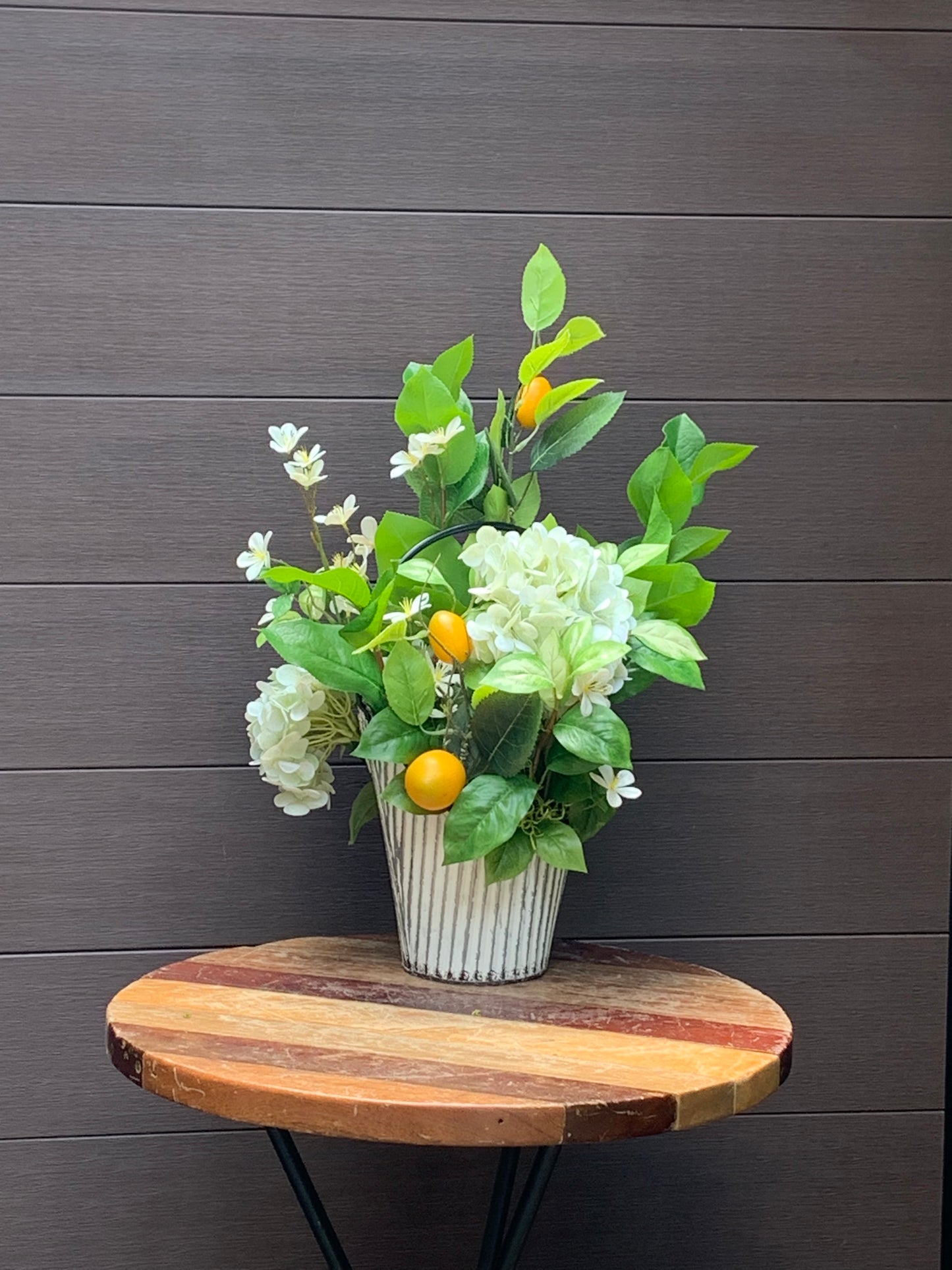 Arrangement extérieur citron & hortensia – style naturel rustique chic
