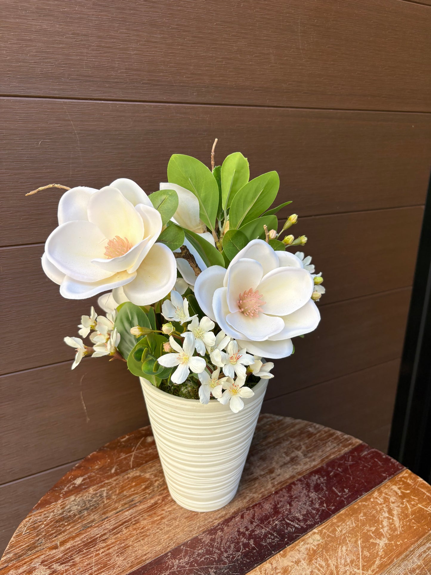 Arrangement floral magnolia blanc – style naturel chic