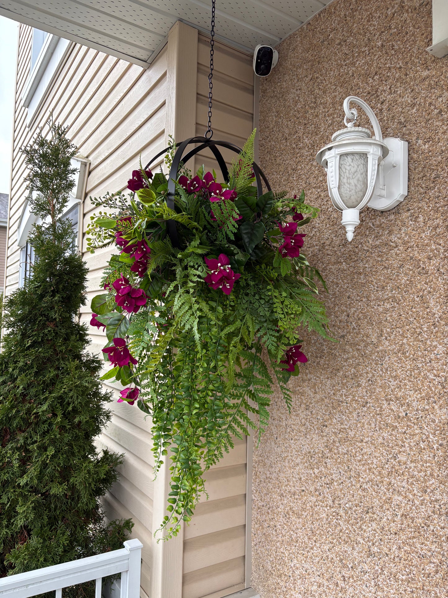 Sphère suspendue en métal – Bougainvillier prune