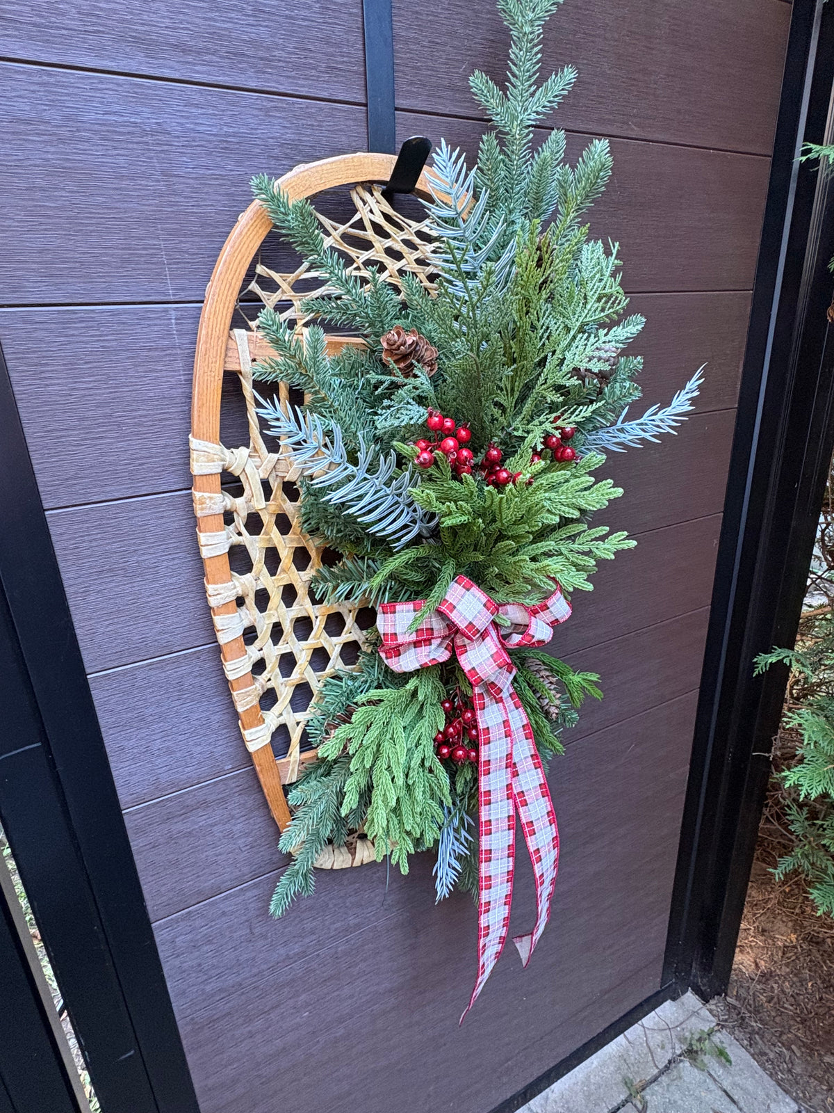 Raquettes à neige vintage décorées – Décoration d’hiver et de Noël rustique
