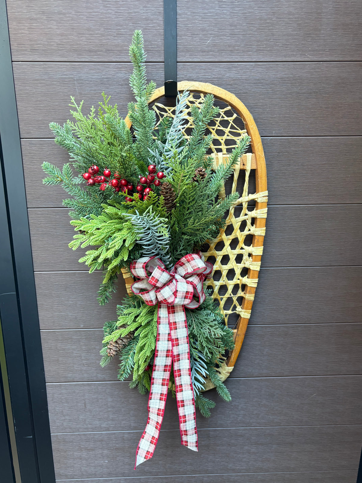 Raquettes à neige vintage décorées – Décoration d’hiver et de Noël rustique