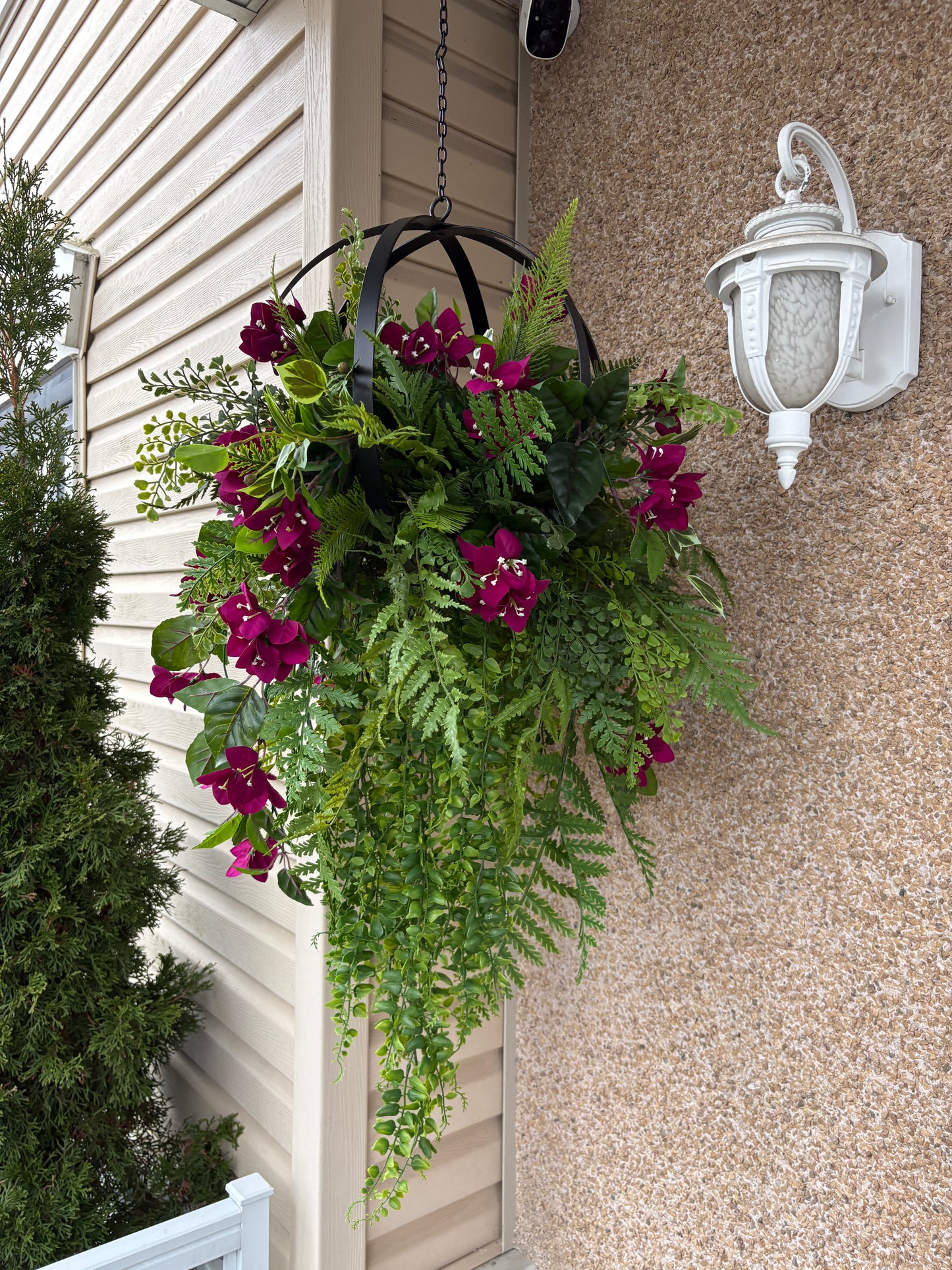 Sphère suspendue en métal – Bougainvillier prune