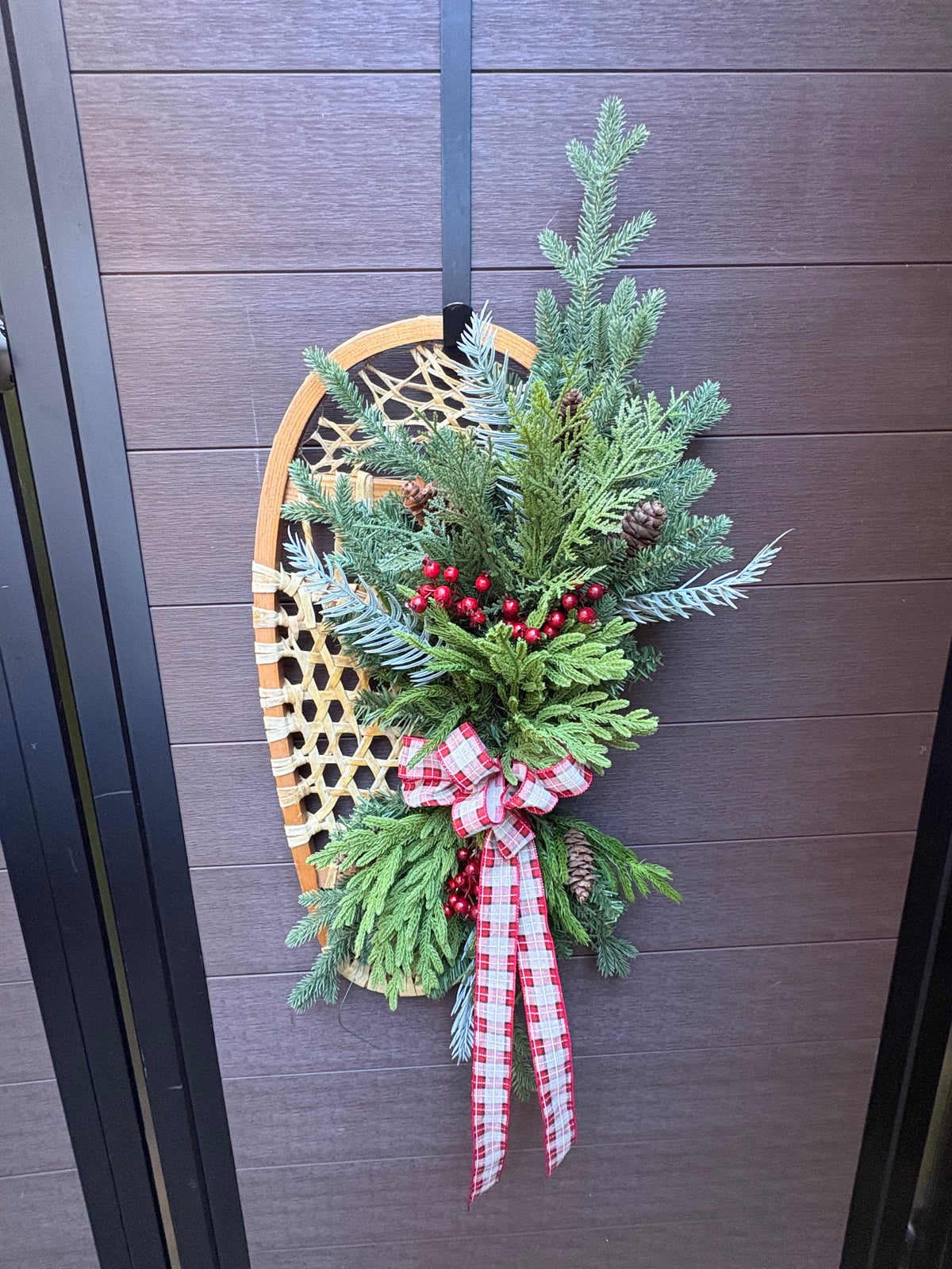 Raquettes à neige vintage décorées – Décoration d’hiver et de Noël rustique