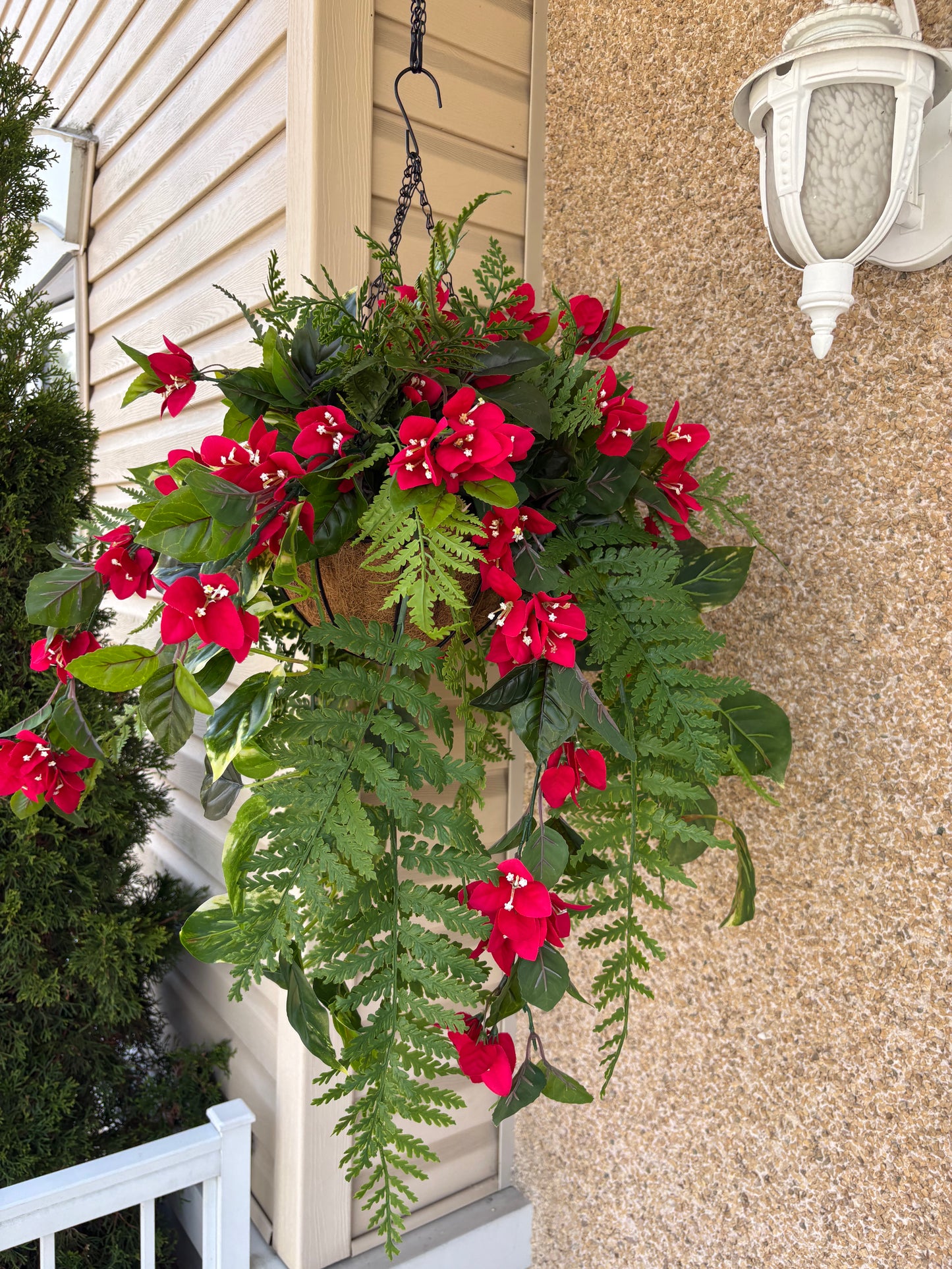 Panier suspendu rustique chic très garni Bougainvillier rouge UV | Collection Béatrice