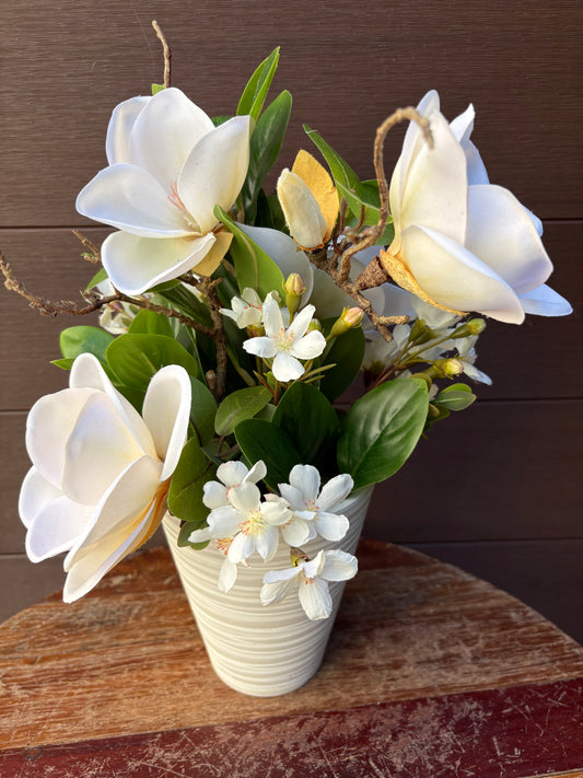 Arrangement floral magnolia blanc – style naturel chic