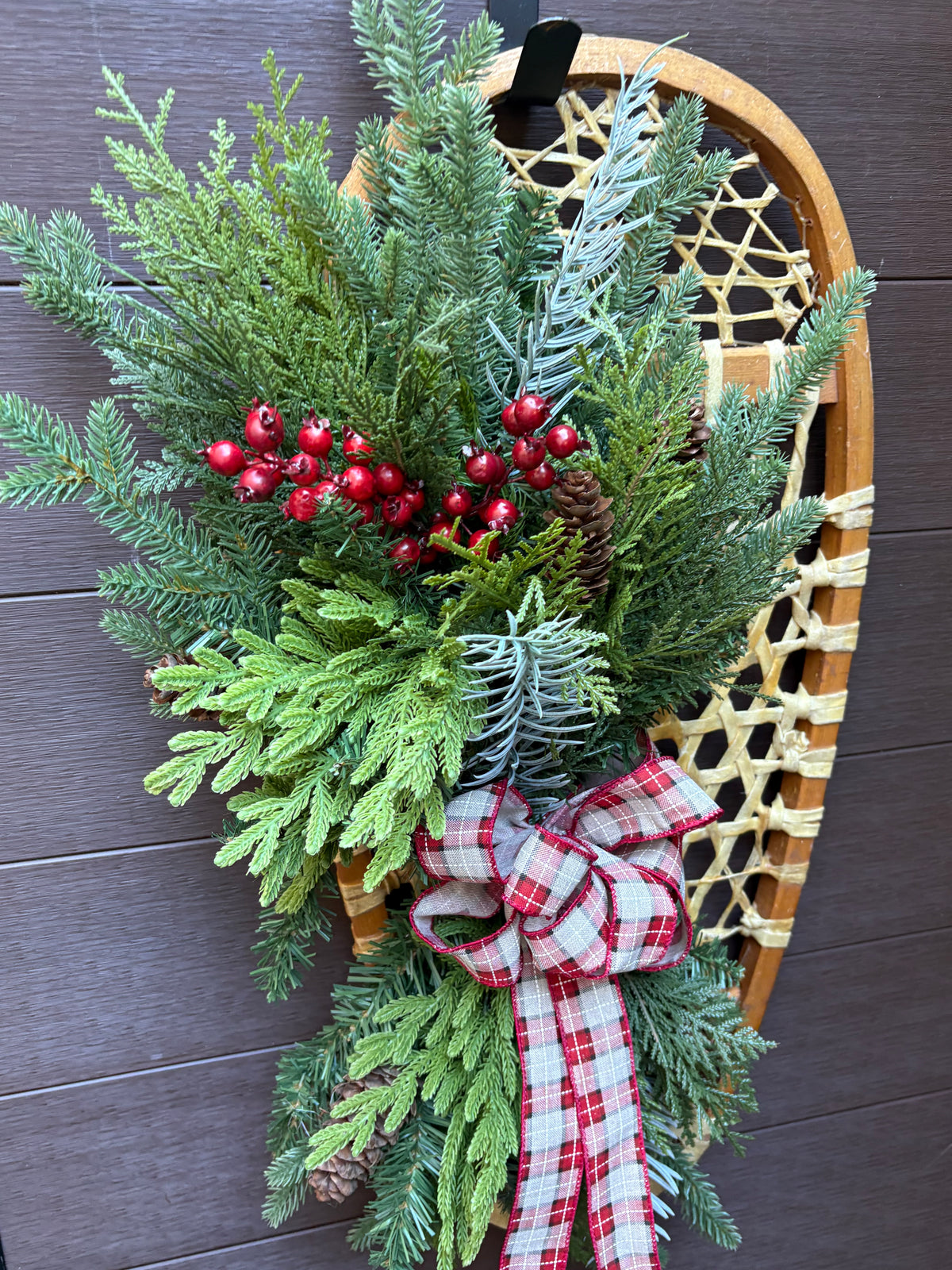 Raquettes à neige vintage décorées – Décoration d’hiver et de Noël rustique