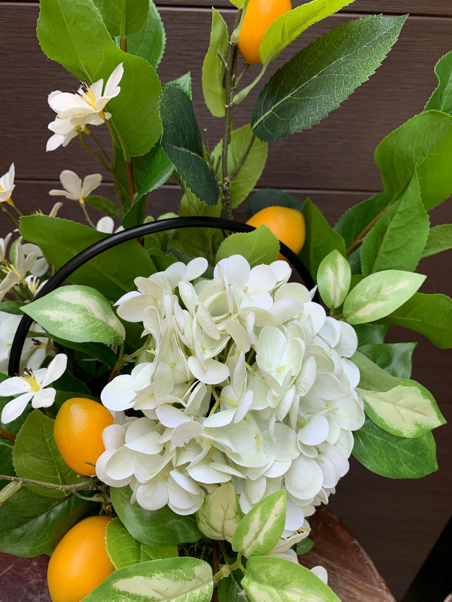 Arrangement extérieur citron & hortensia – style naturel rustique chic