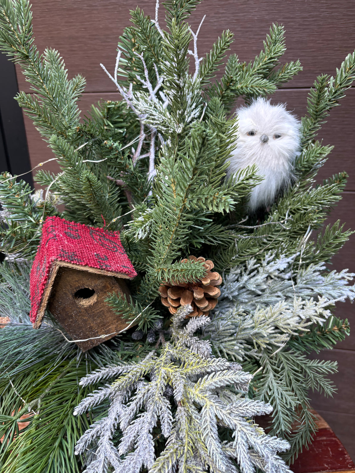 Bouquet d’hiver rustique – Hibou et maisonnette – 25 x 16 po
