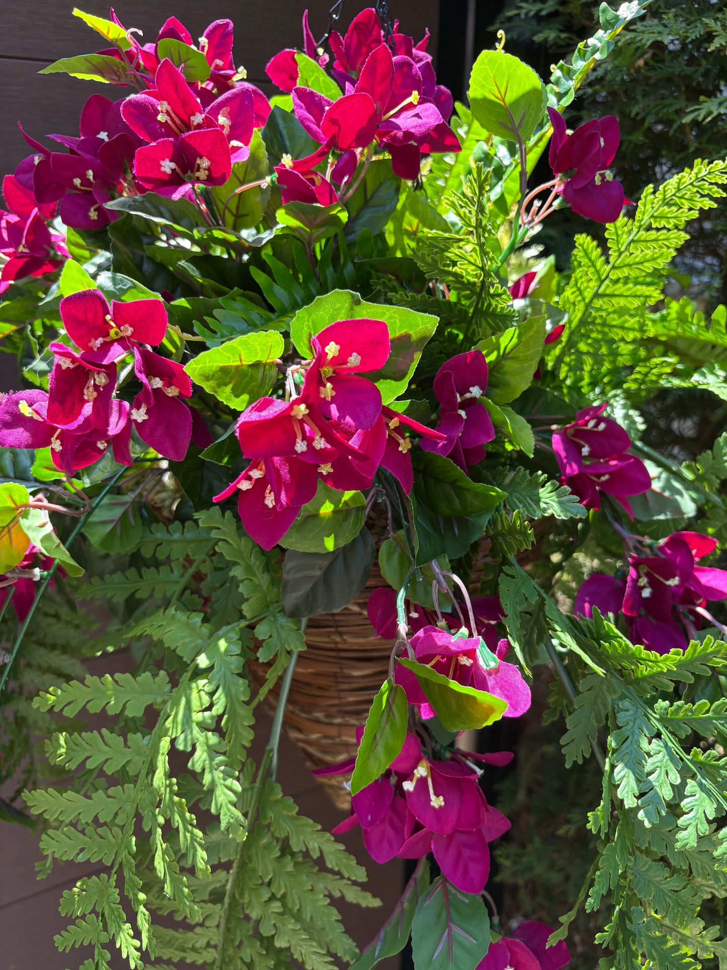 Panier suspendu conique en osier UV | Bougainvillier prune rustique chic