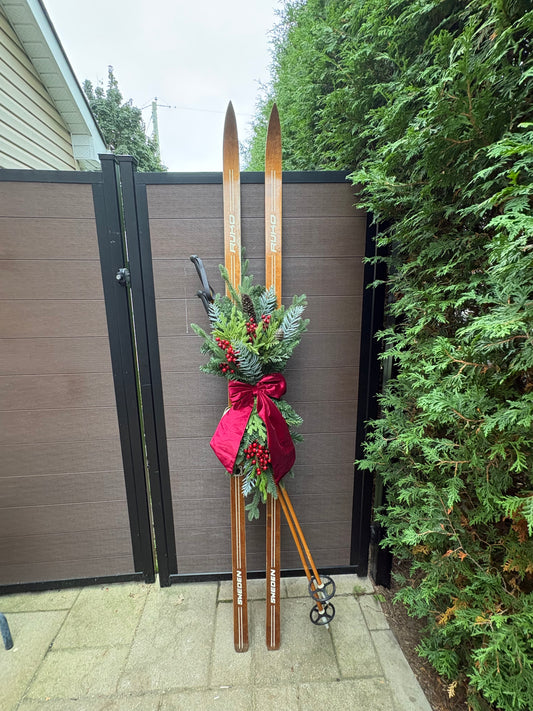 Skis vintage en bois 84 po avec bâtons en bambou – Décoration hivernale