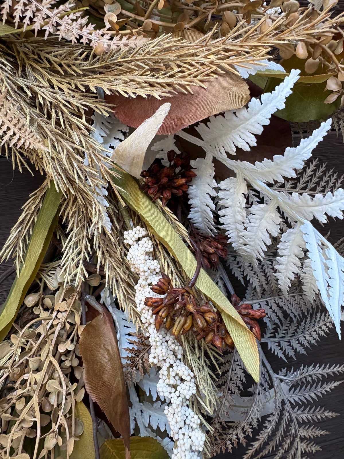 Couronne d’automne rustique chic 24 po – tons crème et terre