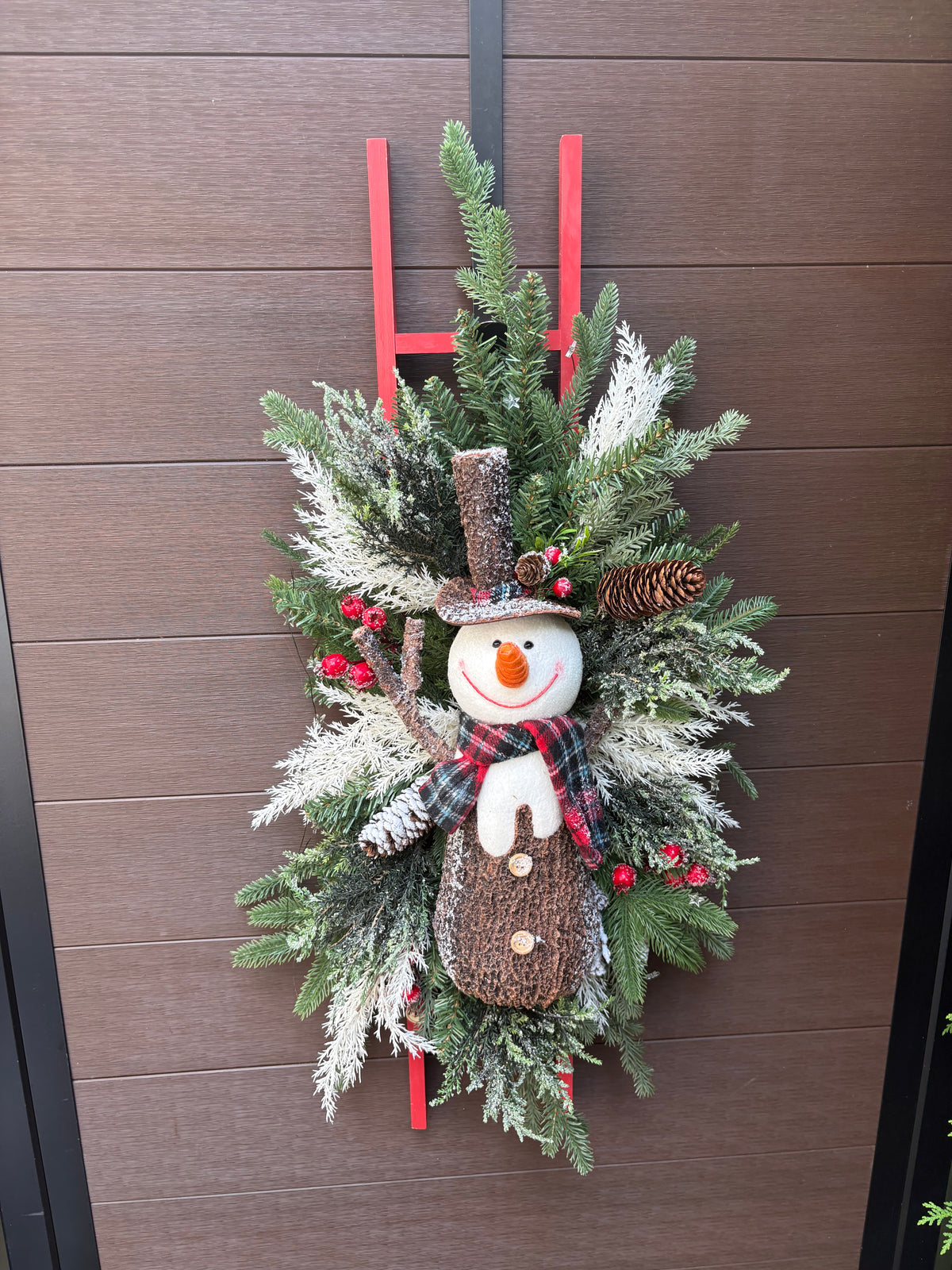 Décoration d’hiver bonhomme de neige sur échelle – 36 x 18 po