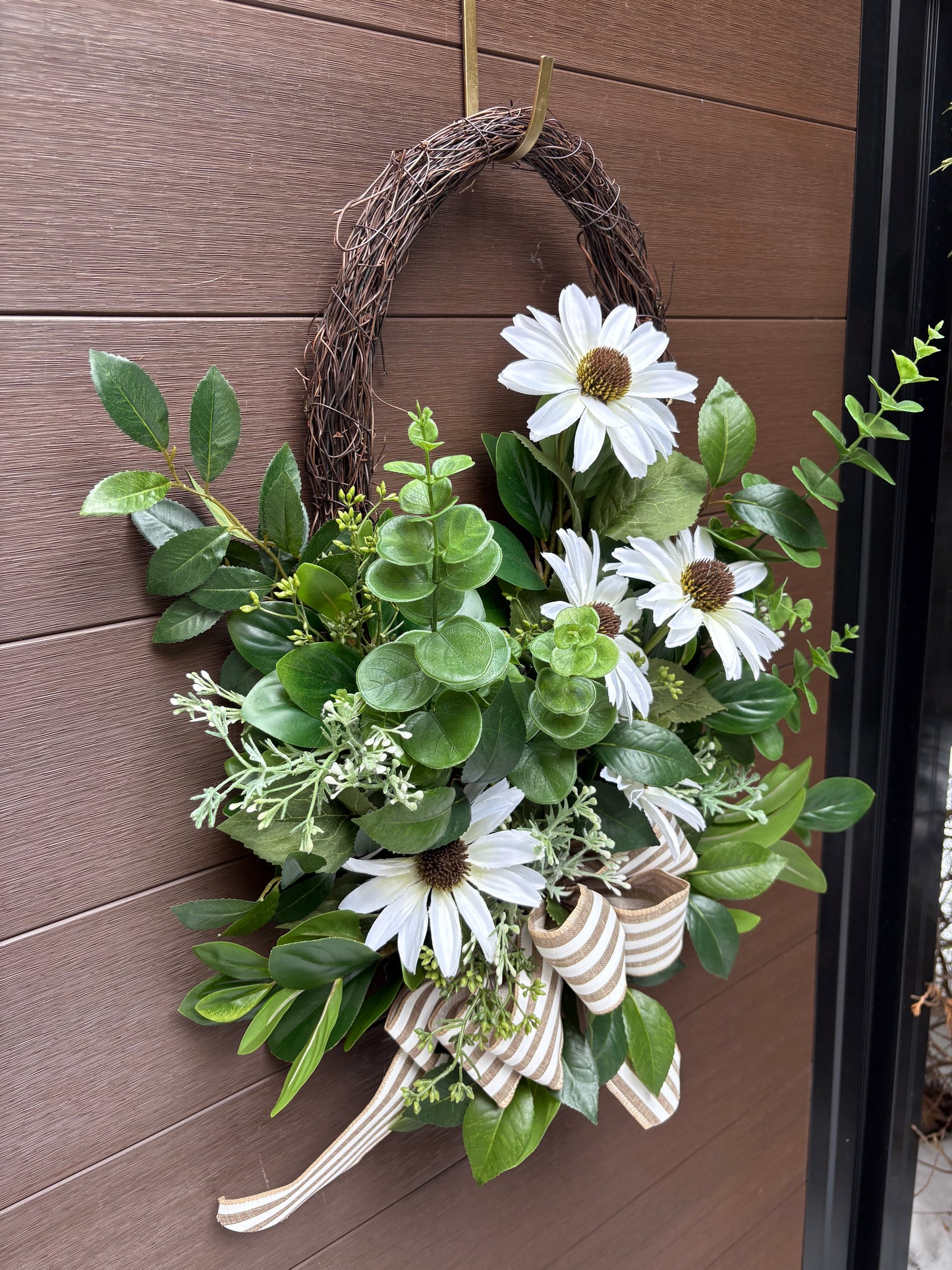 Rustic white rudbeckia wreath