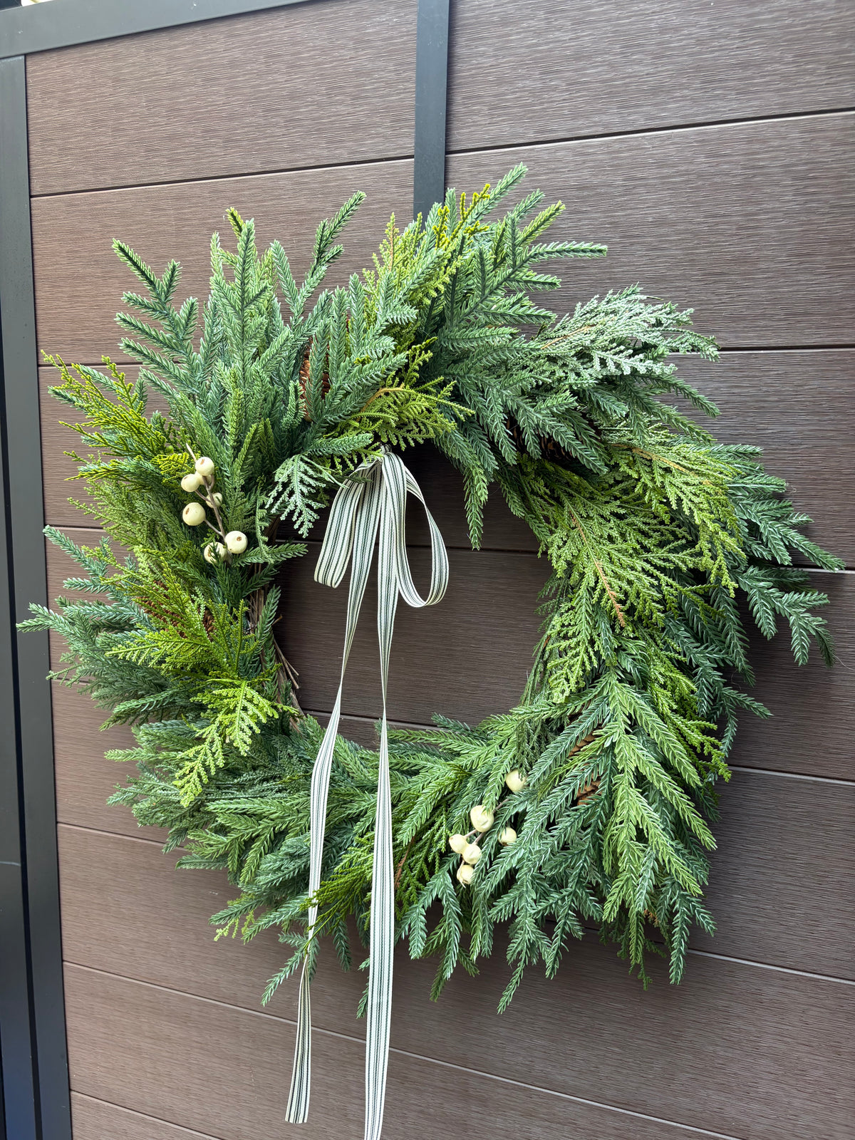 Couronne de Noël en verdure – Style naturel rustique chic