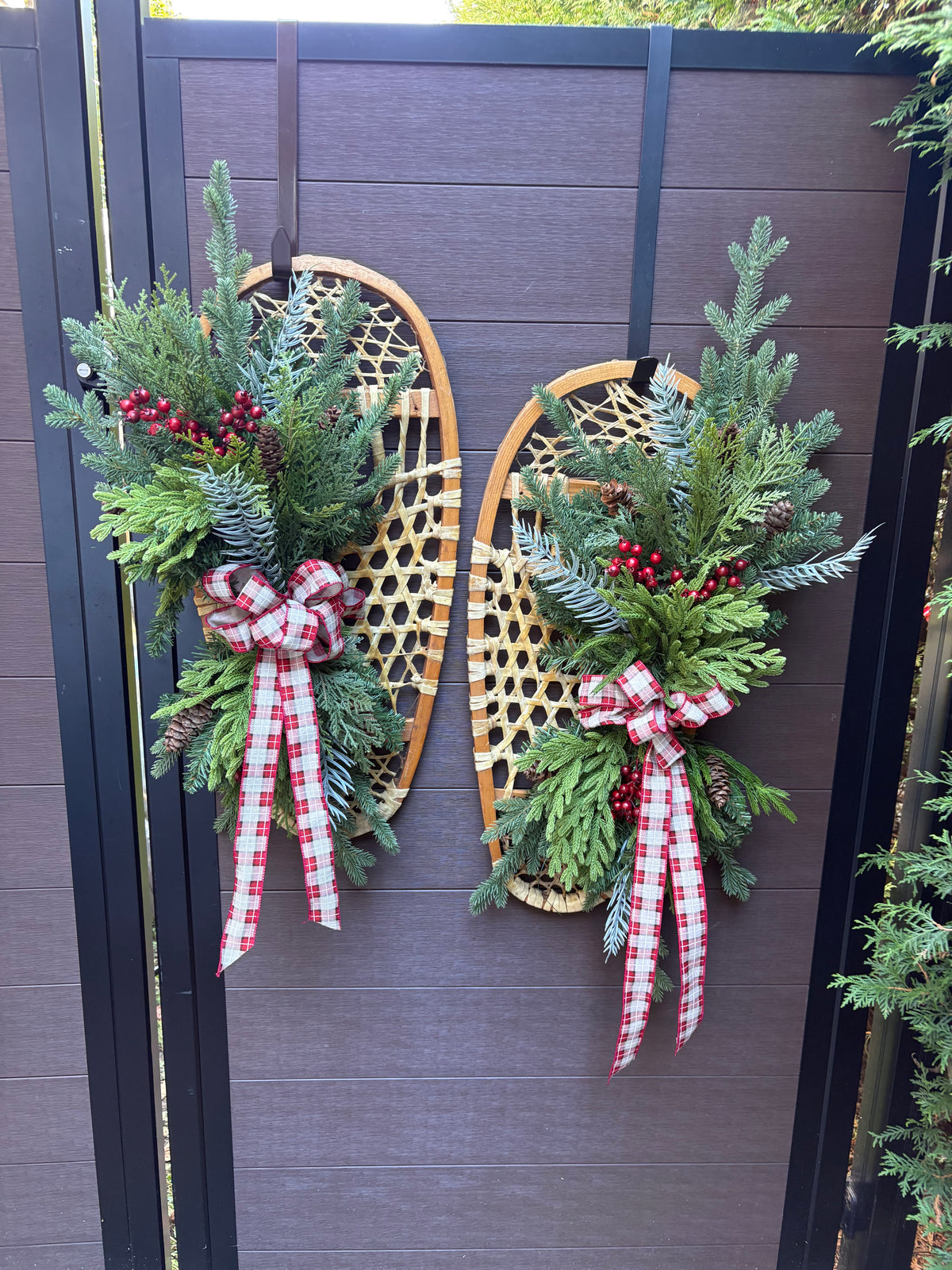 Raquettes à neige vintage décorées – Décoration d’hiver et de Noël rustique
