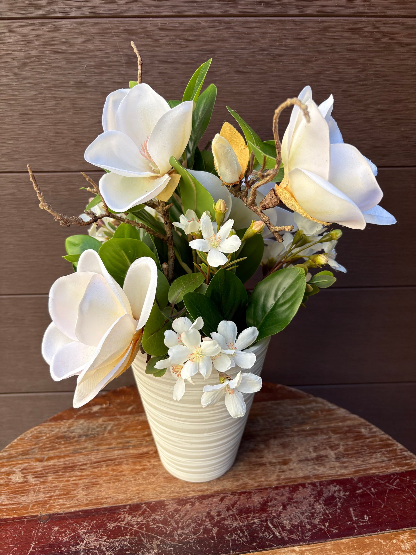 Arrangement floral magnolia blanc – style naturel chic