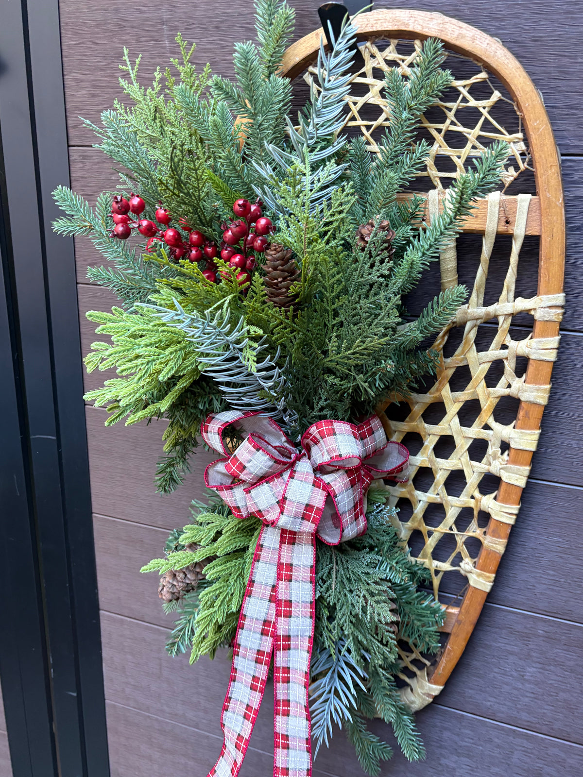 Raquettes à neige vintage décorées – Décoration d’hiver et de Noël rustique