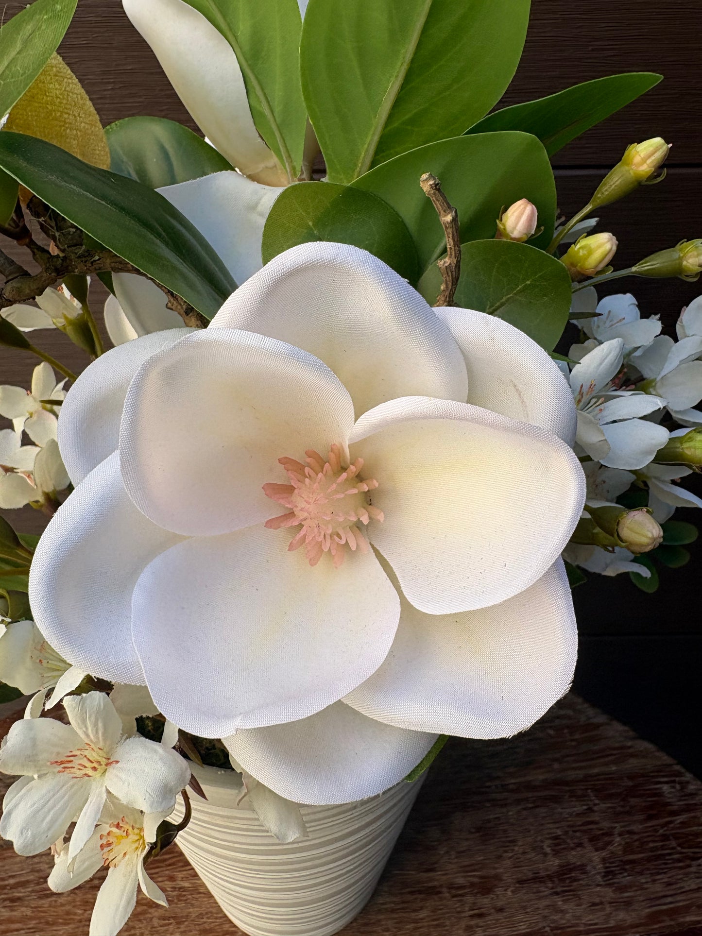 Arrangement floral magnolia blanc – style naturel chic