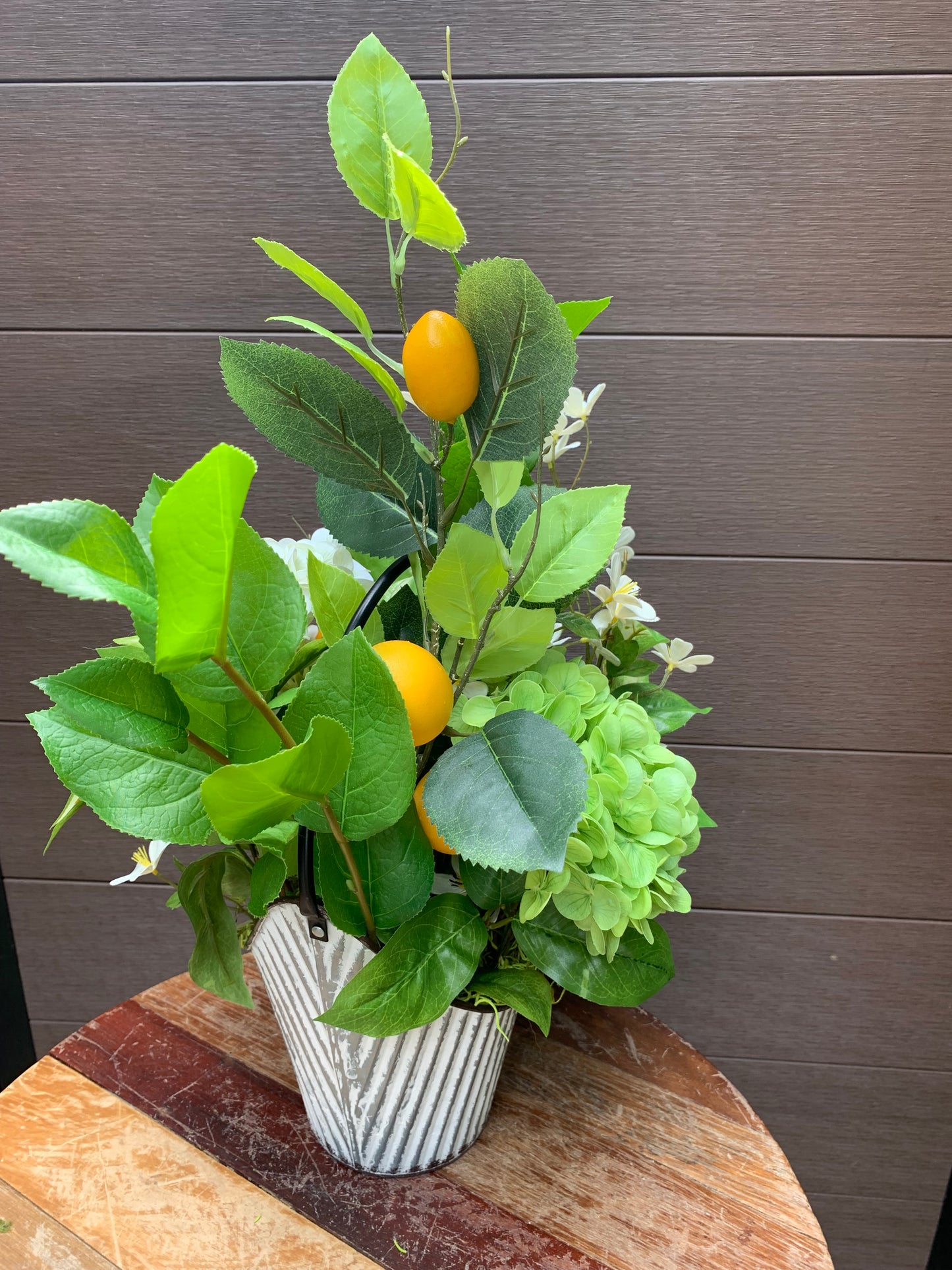 Arrangement extérieur citron & hortensia – style naturel rustique chic