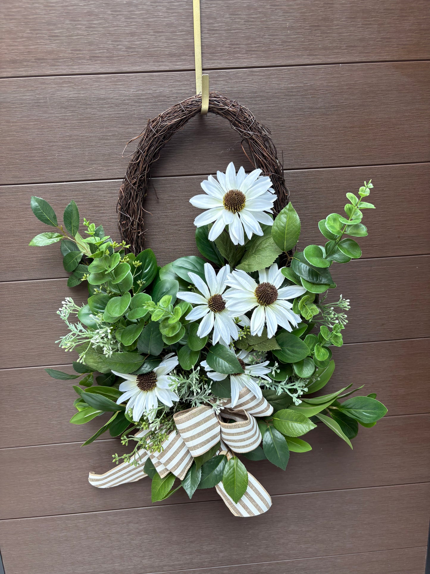Rustic white rudbeckia wreath