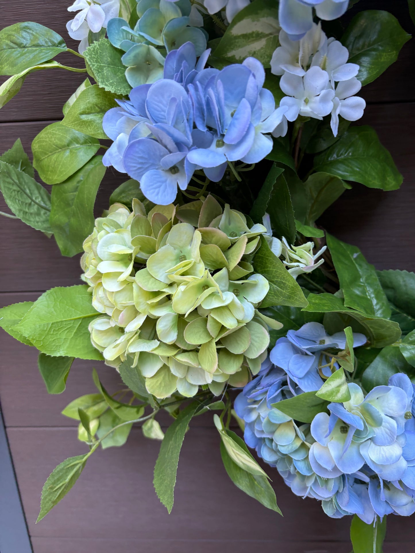 Couronne hydrangea bleu et vert – feuillage naturel élégant