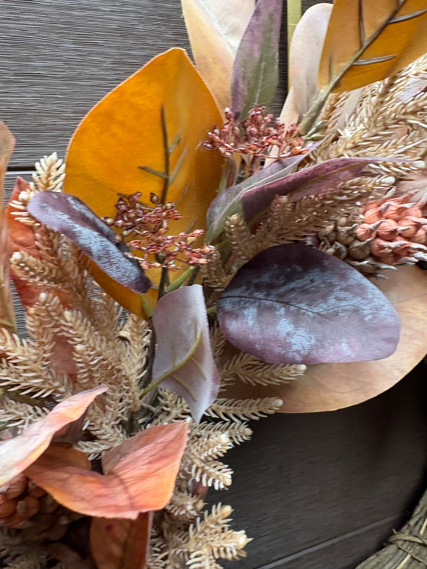 Couronne d’automne 26 po | Magnolia, eucalyptus et croton