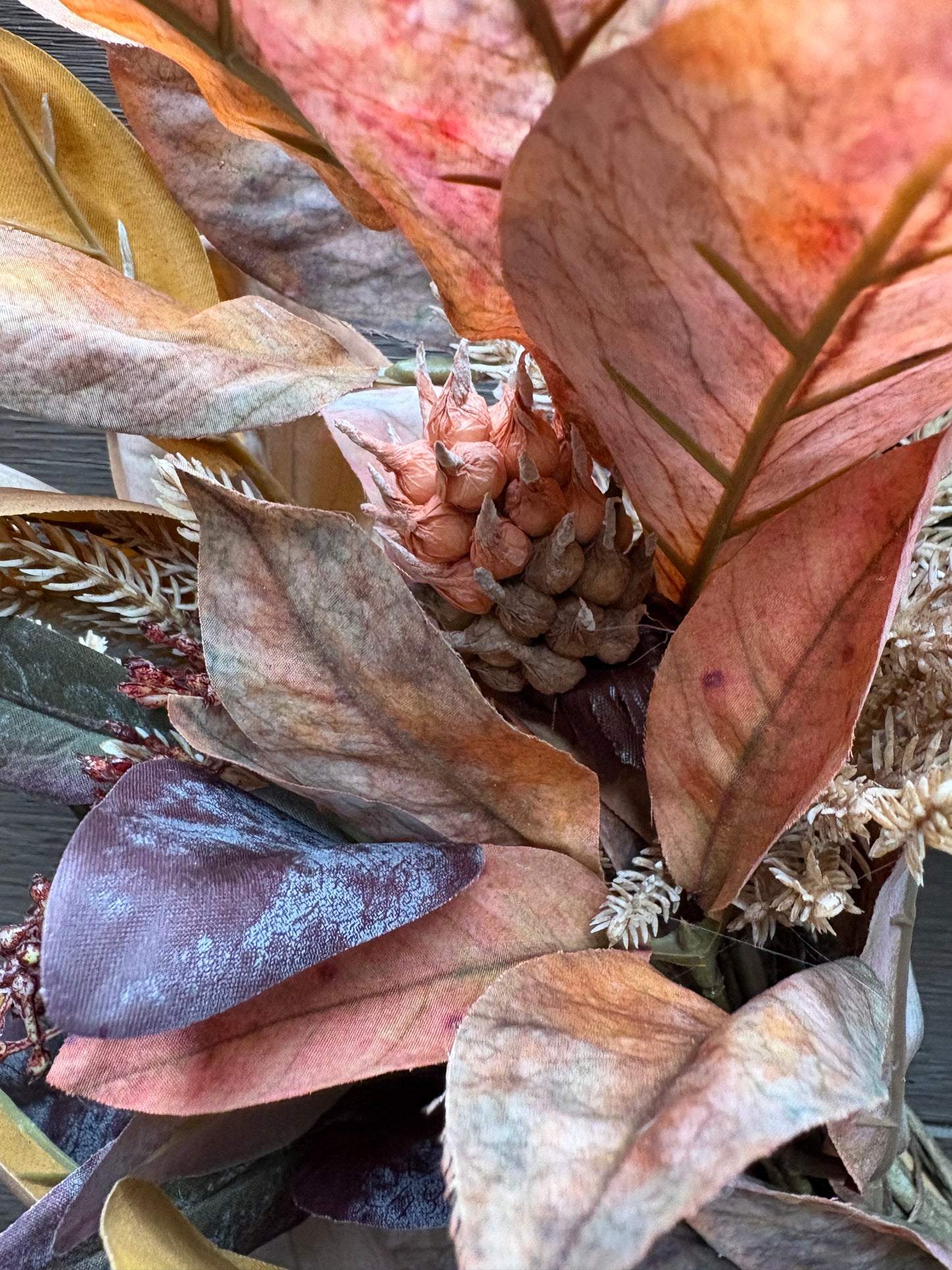 Couronne d’automne 26 po | Magnolia, eucalyptus et croton