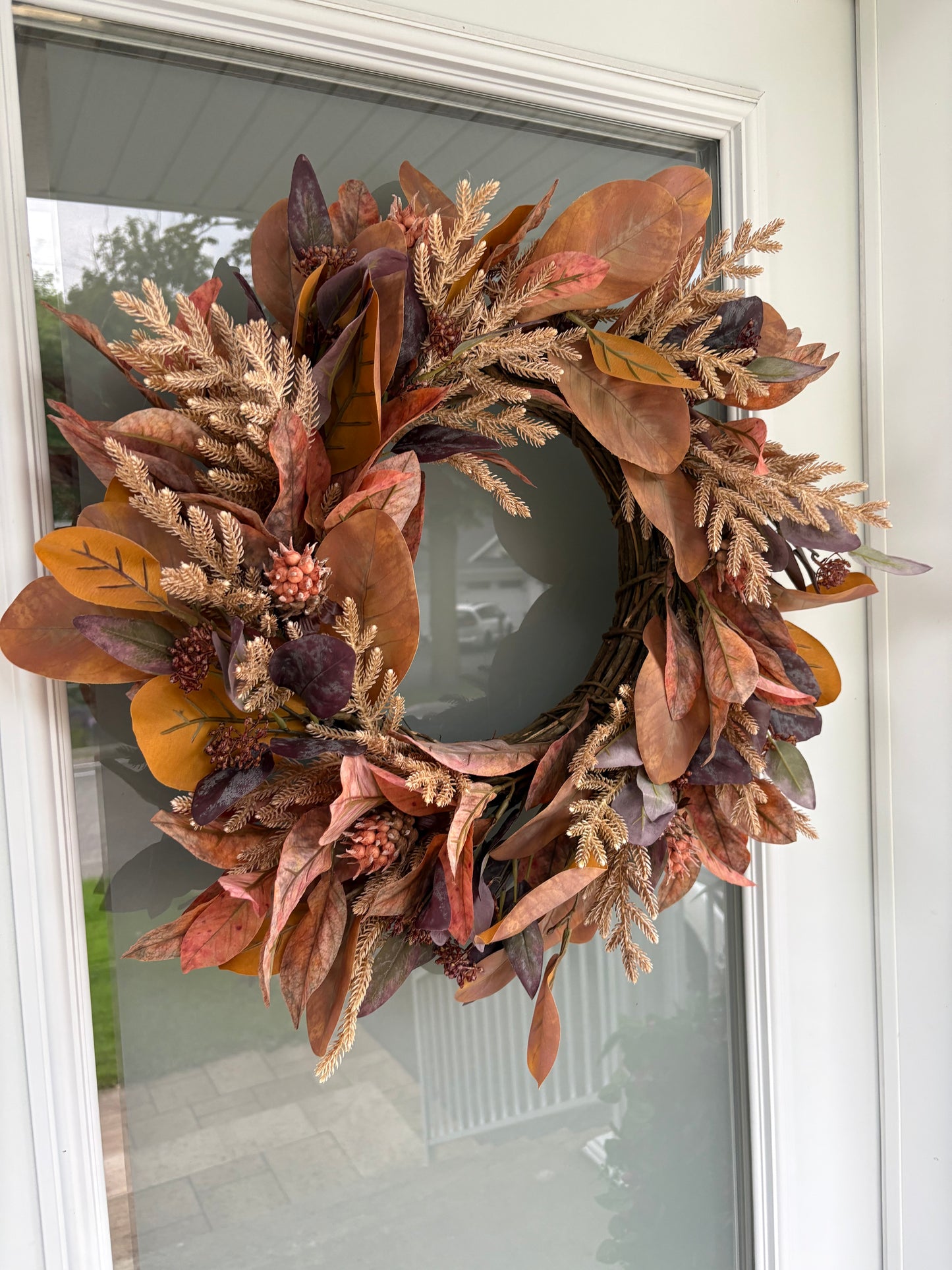 Couronne d’automne 26 po | Magnolia, eucalyptus et croton