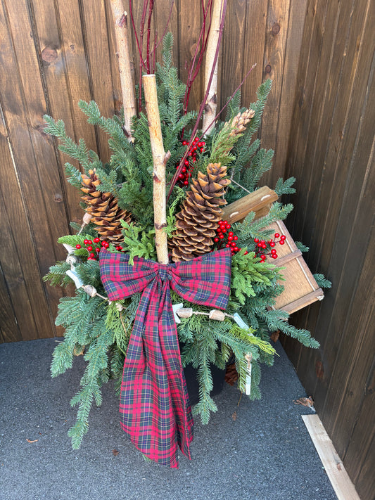 Arrangement hivernal avec traîne sauvage de 60 po – Décoration d’hiver et de Noël
