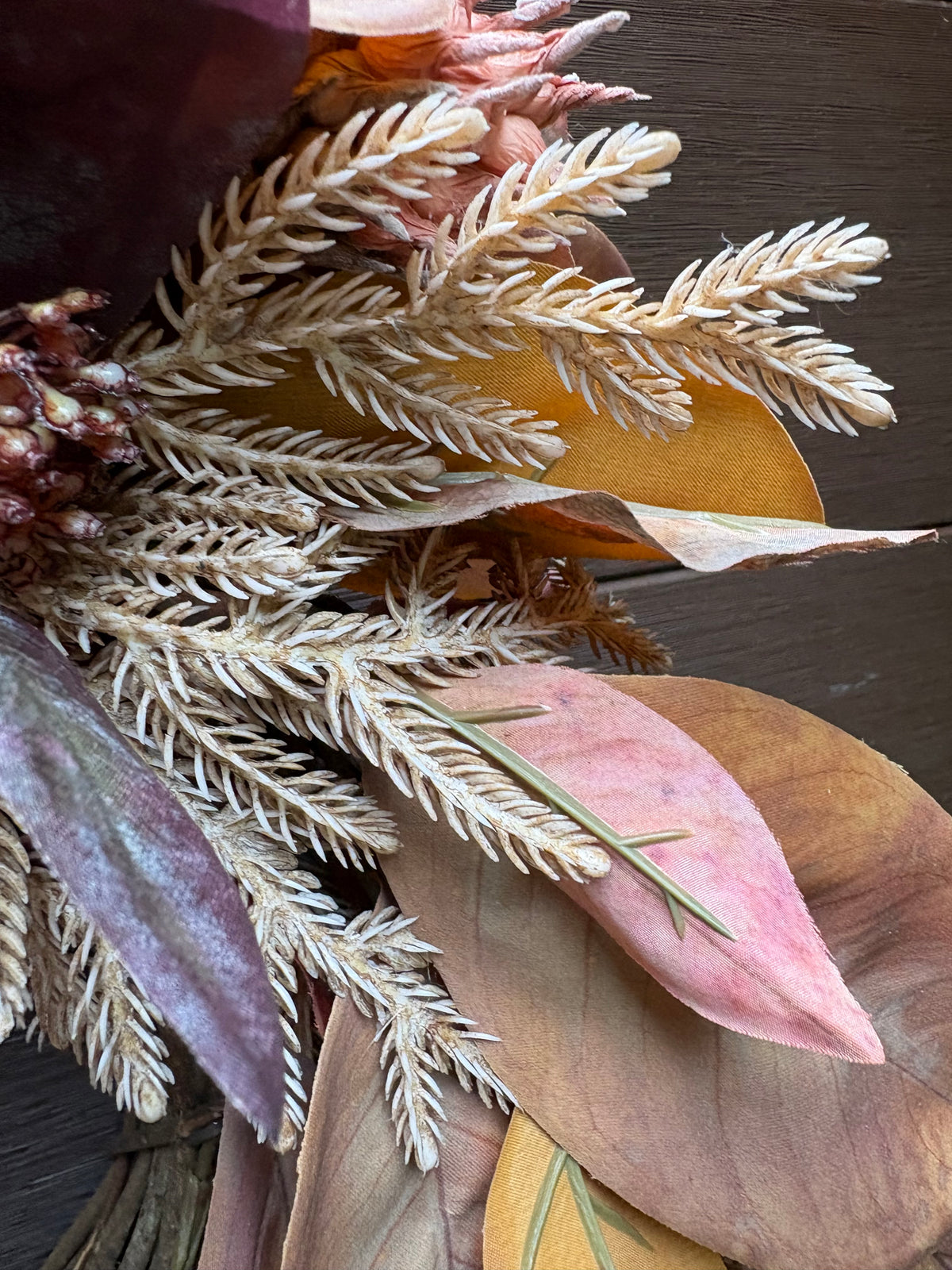 Couronne d’automne 26 po | Magnolia, eucalyptus et croton