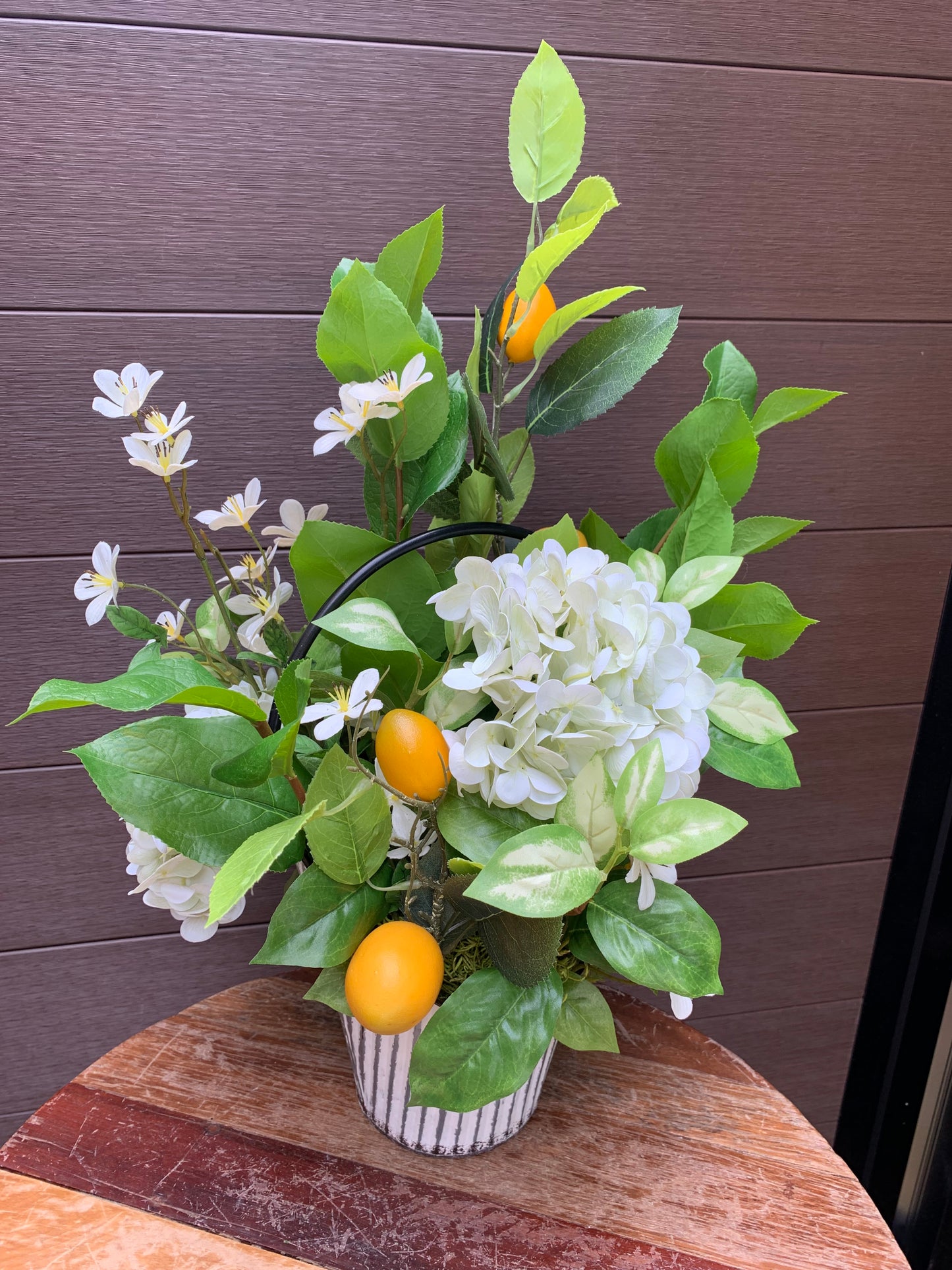 Arrangement extérieur citron & hortensia – style naturel rustique chic