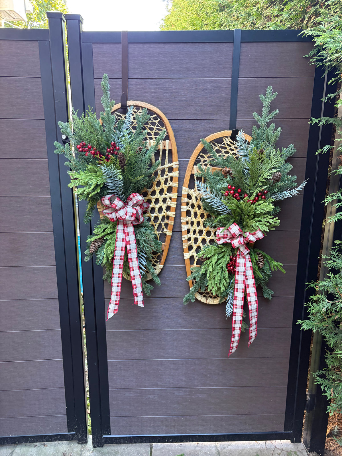 Raquettes à neige vintage décorées – Décoration d’hiver et de Noël rustique