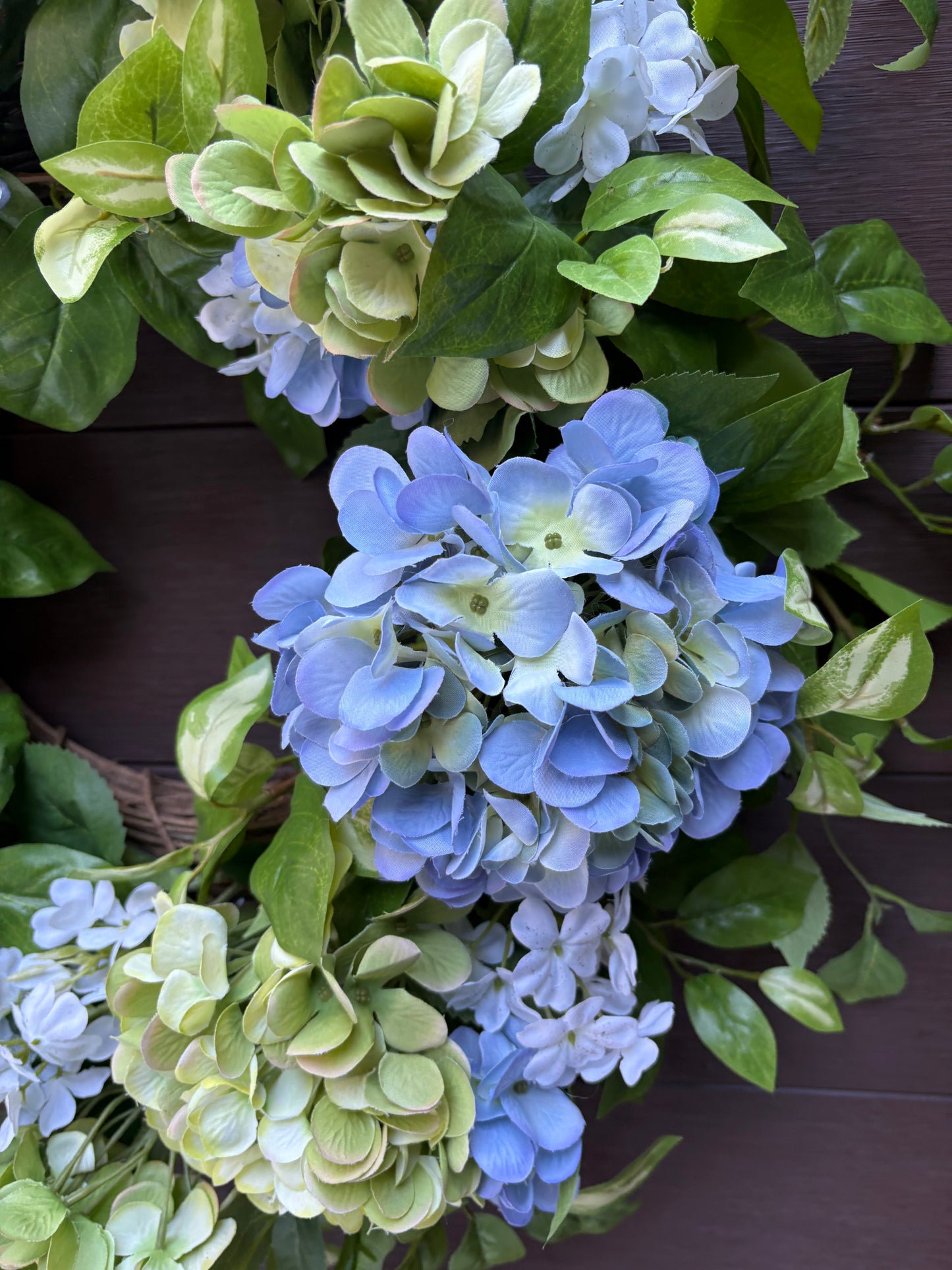 Couronne hydrangea bleu et vert – feuillage naturel élégant